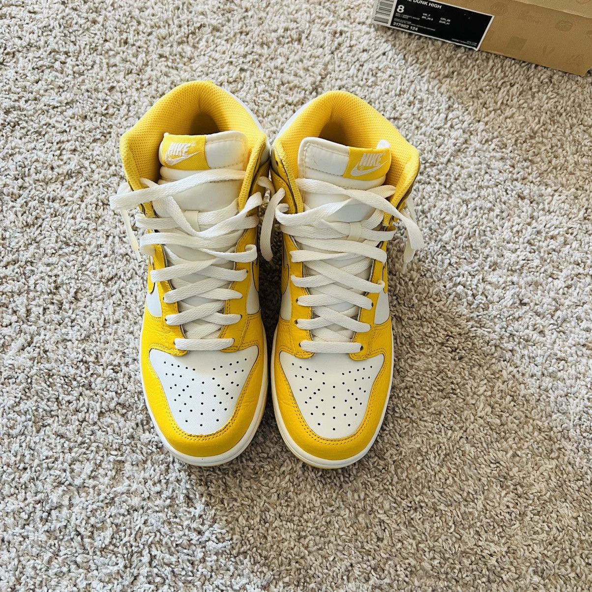 Nike 2011 2012 Nike Dunk High Varsity Maize Yellow Size US 8 / EU 41 - 2 Thumbnail