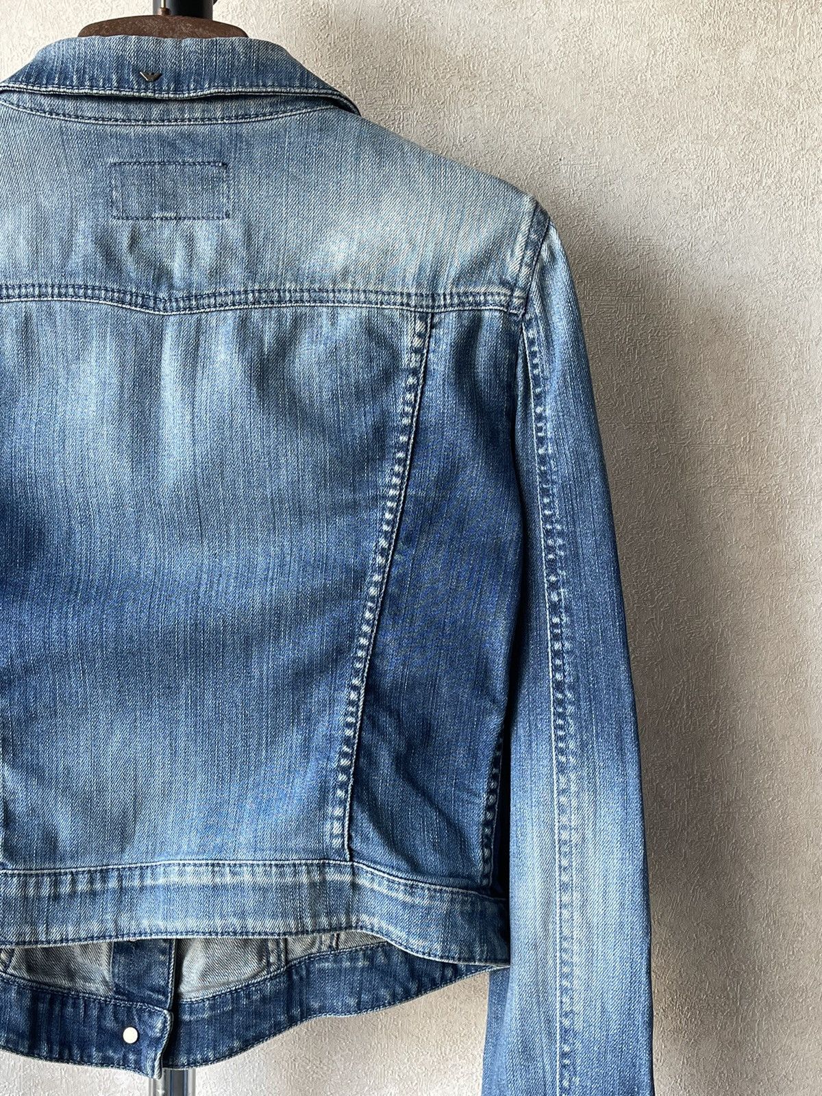 Armani Vintage Armani Jeans Pocket Distressed Denim Jacket y2k Size M / US 6-8 / IT 42-44 - 17 Thumbnail