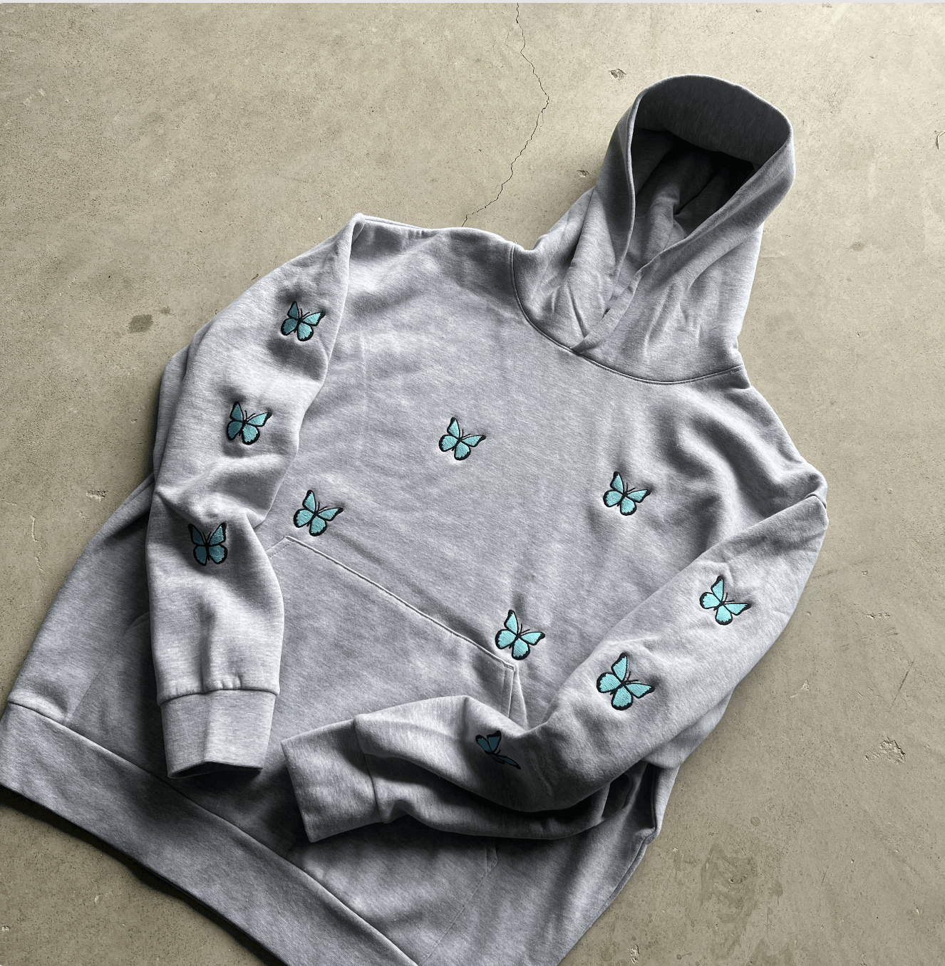 Other 10 Spot Butterfly Hoodie Embroidered Size US XL / EU 56 / 4 - 1 Thumbnail