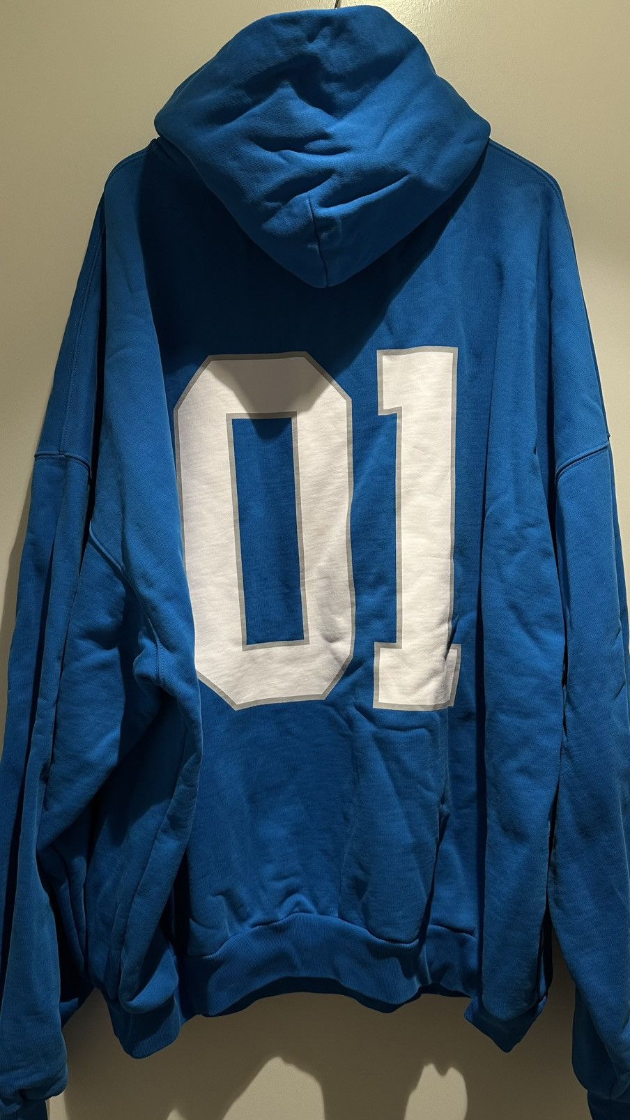 Balenciaga MEN’S BASKETBALL SERIES – HOODIE LARGE FIT IN BLUE Size US M / EU 48-50 / 2 - 4 Thumbnail