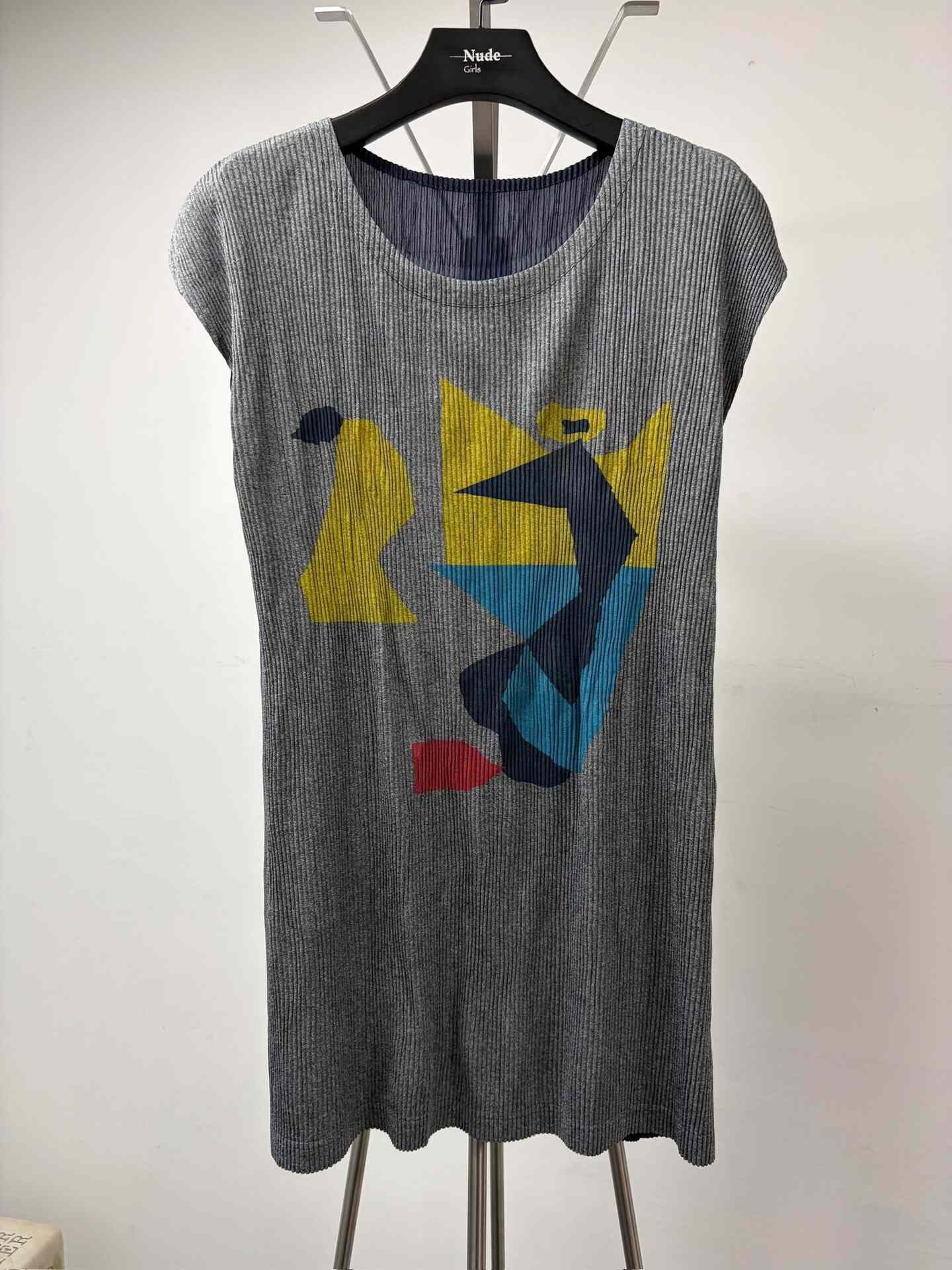 Pleats Please Issey Miyake Pleats Please Issey Miyake Pleated Top Size XXL / US 16-18 / IT 52-54 - 1 Thumbnail