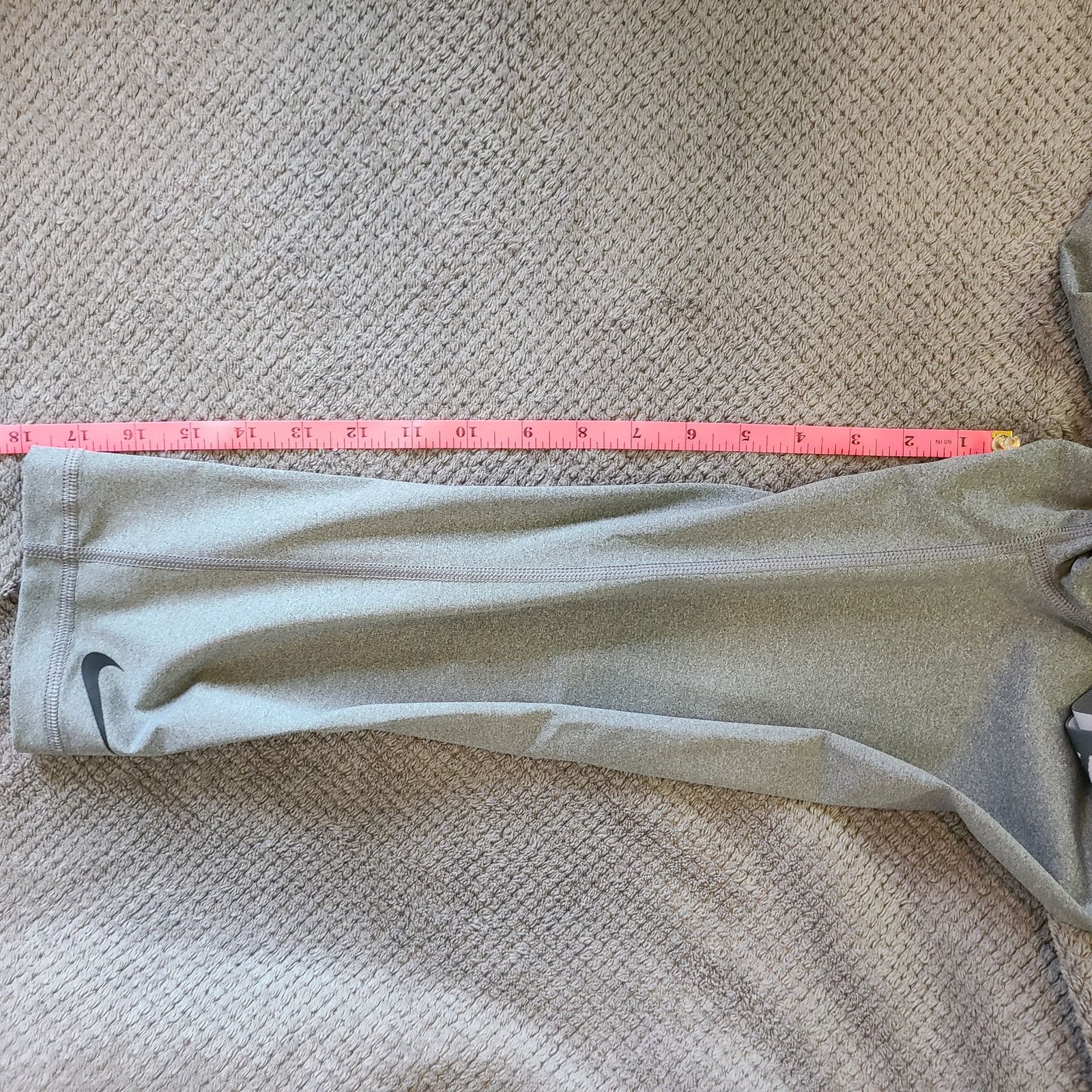 Nike Nike Pro Grey Capris S Women - 26"W 18"L Size 26" / US 2 / IT 38 - 5 Thumbnail