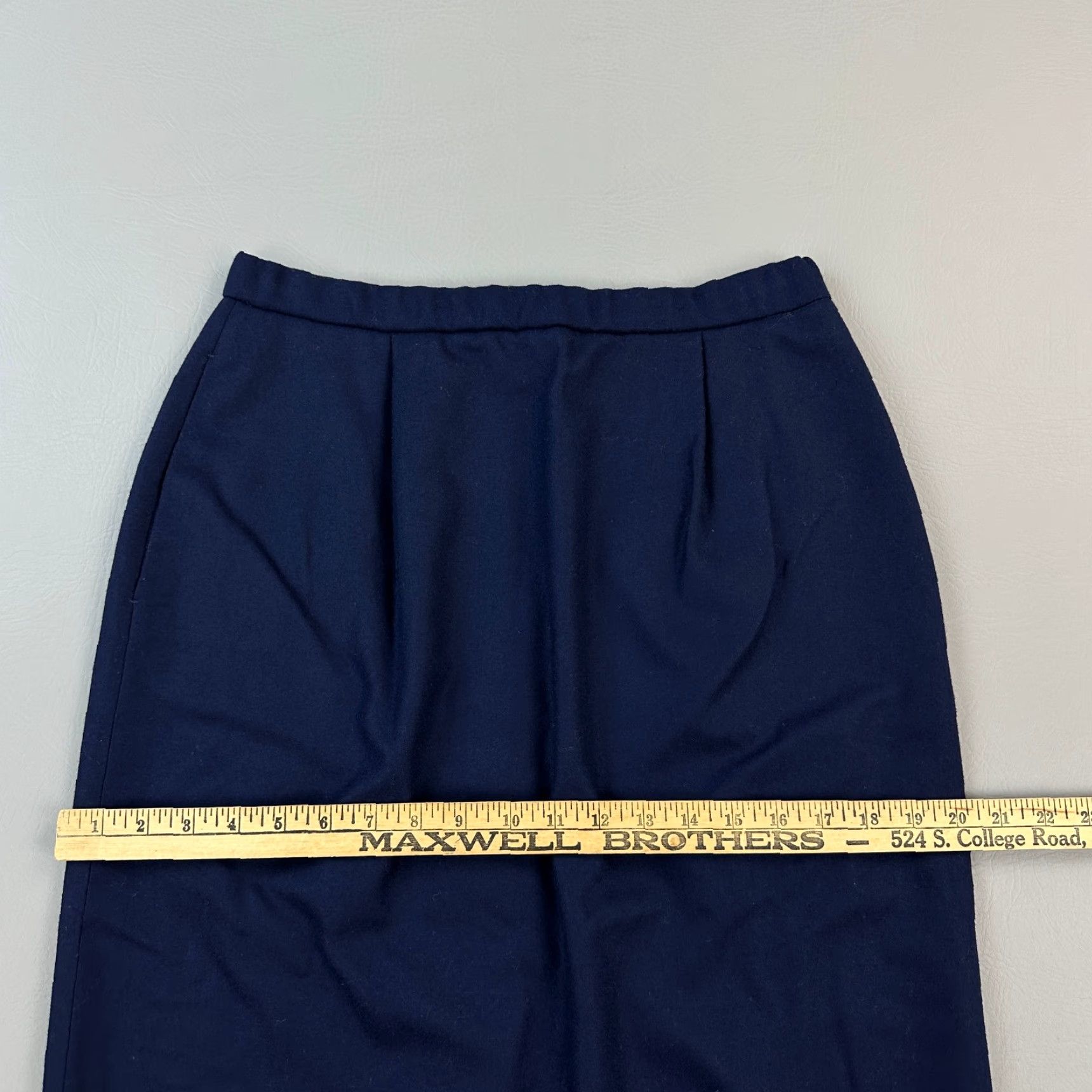 Pendleton VINTAGE Pendleton Skirt Women’s 12 Navy Virgin Wool Pockets Office USA Made 90s Size 34" / US 12 / IT 48 - 5 Thumbnail