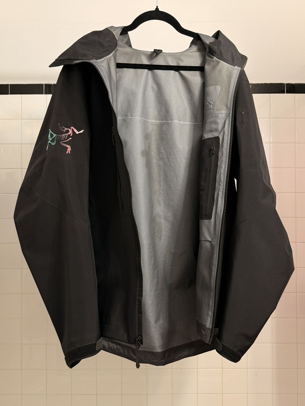 Arc'teryx Alpha SV Lunar New Year 2023 - Rare Limited Edition Size US L / EU 52-54 / 3 - 3 Thumbnail