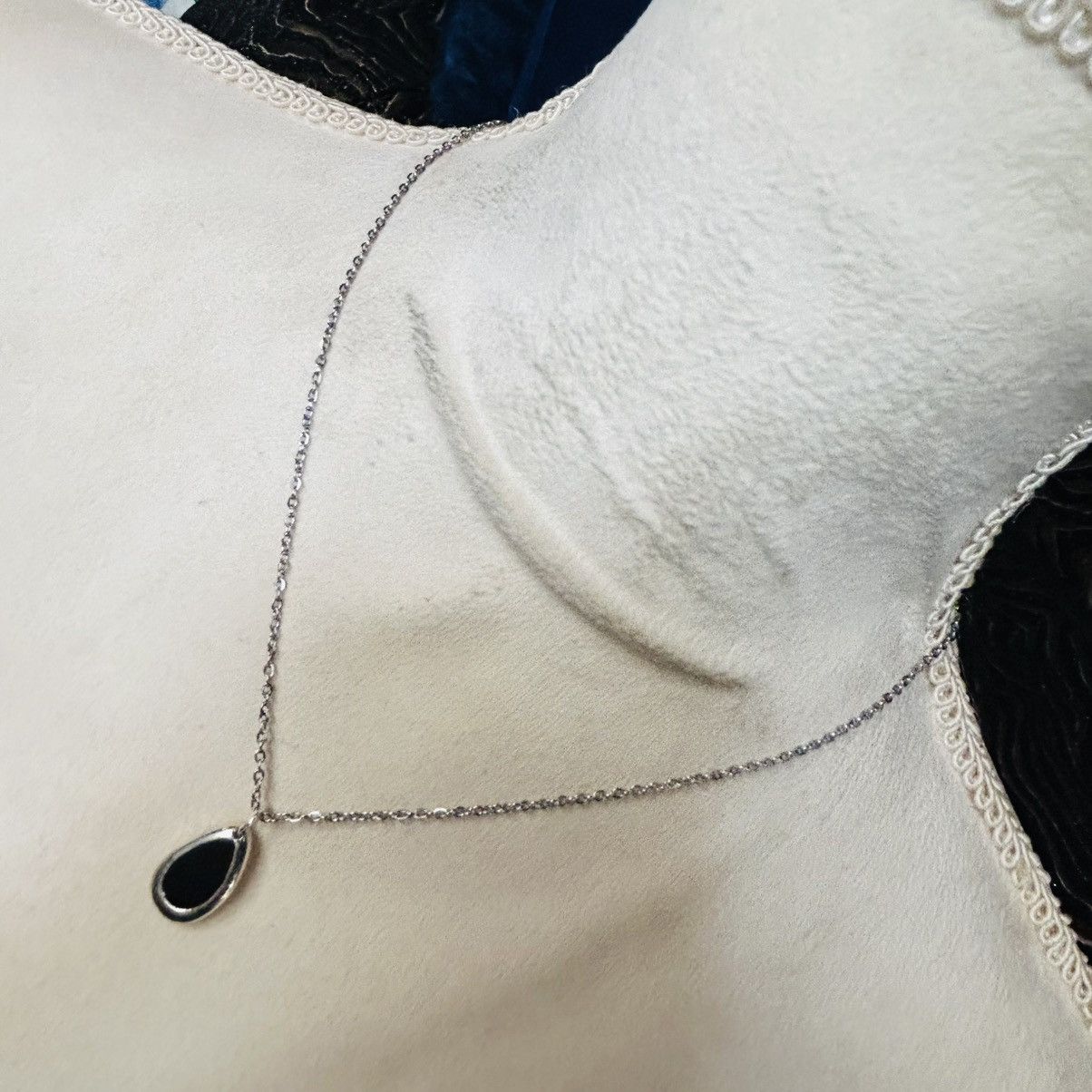 Handmade Handcrafted vintage black enamel raindrop pendant necklace Size ONE SIZE - 2 Thumbnail