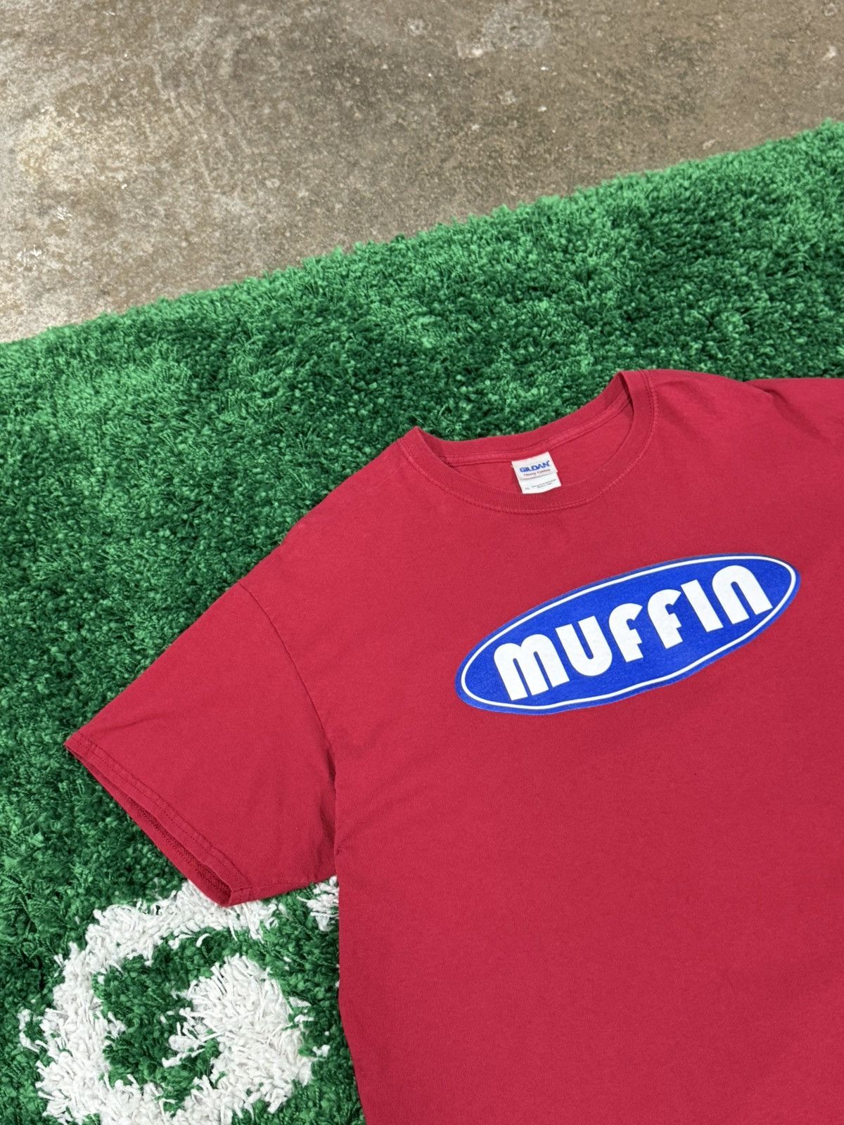 Vintage Vintage Gildan MUFFIN Oval Logo Streetwear Logo Tee XL Size US XL / EU 56 / 4 - 2 Thumbnail