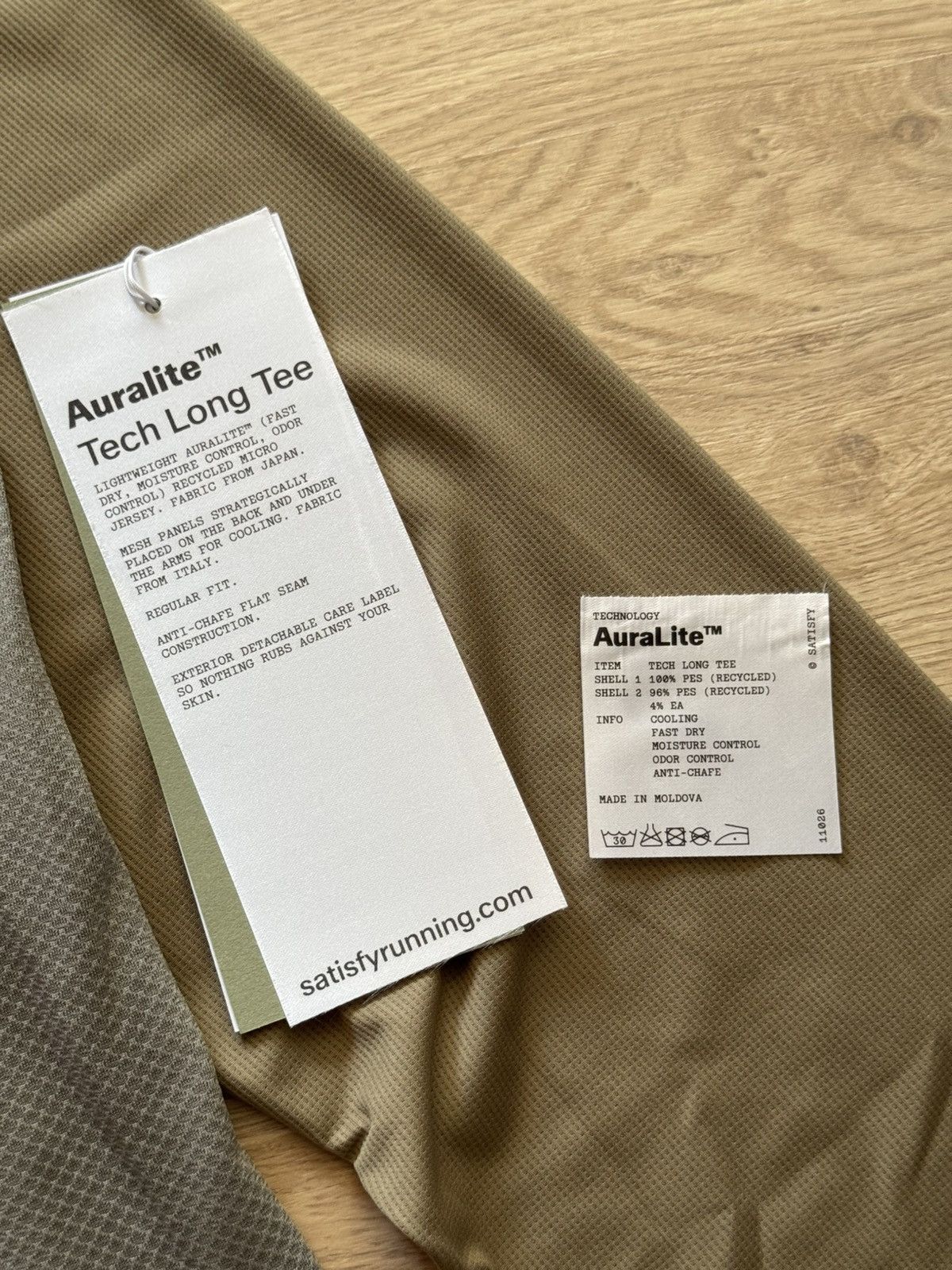 Satisfy Satisfy Running AuraLite Tech Army Green Long Sleeve Size US L / EU 52-54 / 3 - 7 Thumbnail
