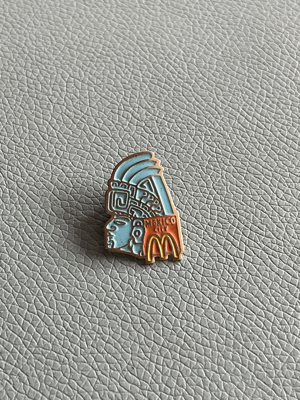 Junk Food × Vintage Mc Donald’s x Mexico City vintage pin (90´s) Size ONE SIZE - 1 Thumbnail