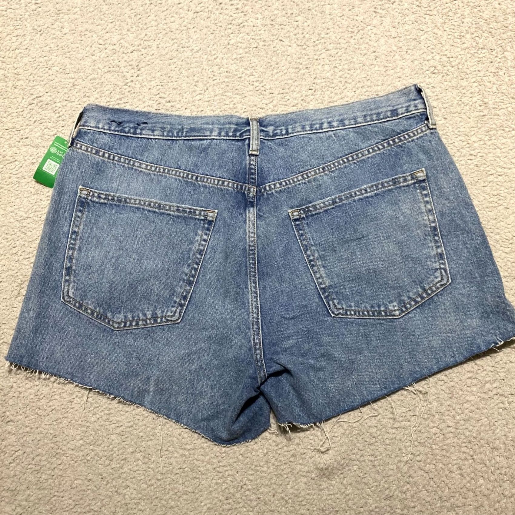 Gap NWT Gap Womens 14 Denim Cut-Off Shorts Blue Medium Wash Inseam 4" 5-Pocket Front Flat Front Stretch Logo Button Casual Summer Spring Fall Womens Size 36" / US 14 / IT 50 - 2 Thumbnail