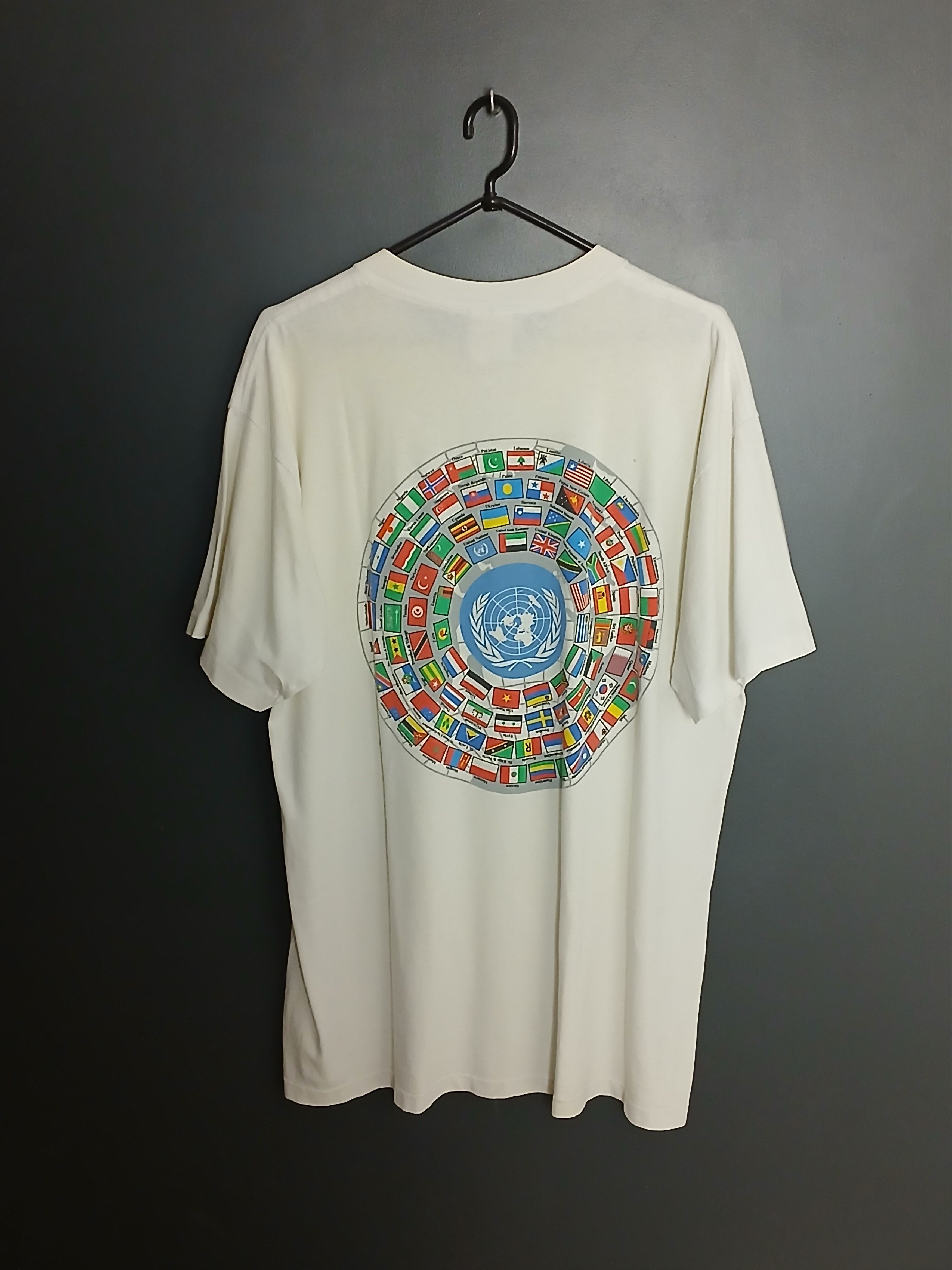 Vintage Vintage United Nations Single Stitch T-Shirt Size US XL / EU 56 / 4 - 2 Thumbnail