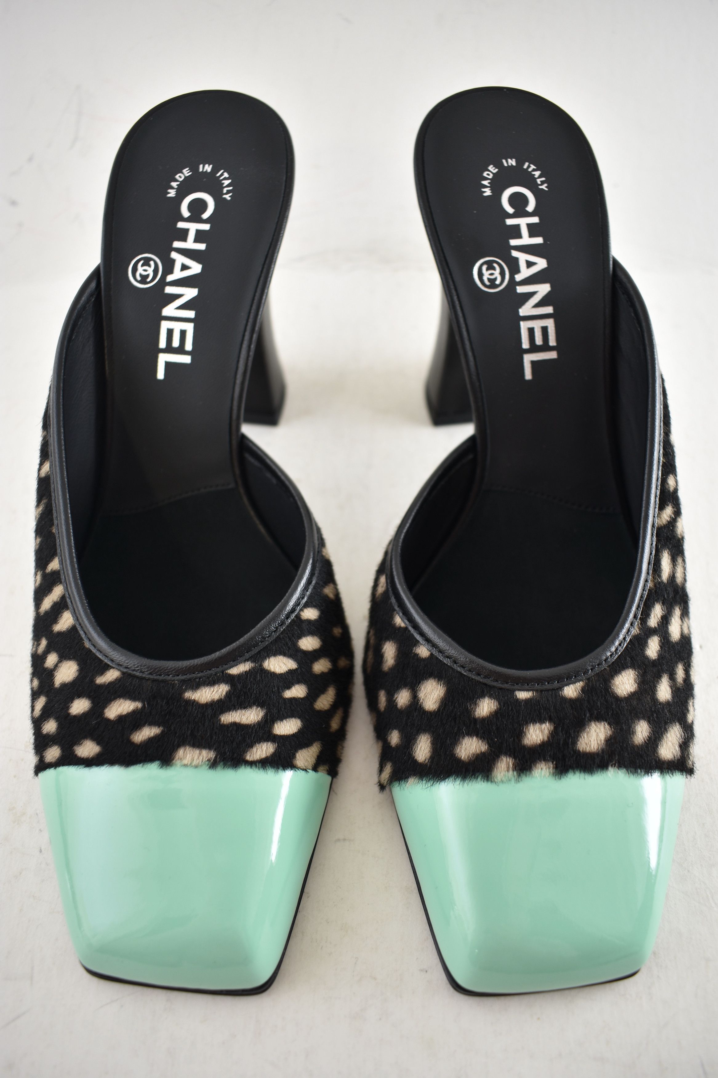 Chanel 26S Blazy White Pony Fur Green Block Heel Pump Mule 36 Size US 6 / IT 36 - 9 Thumbnail