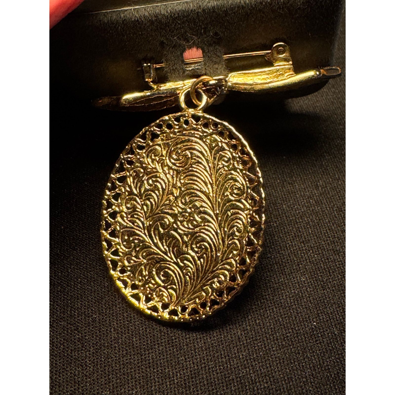 Other 1928 Vintage Cameo Gold Tone Brooch on Card Size ONE SIZE - 6 Thumbnail