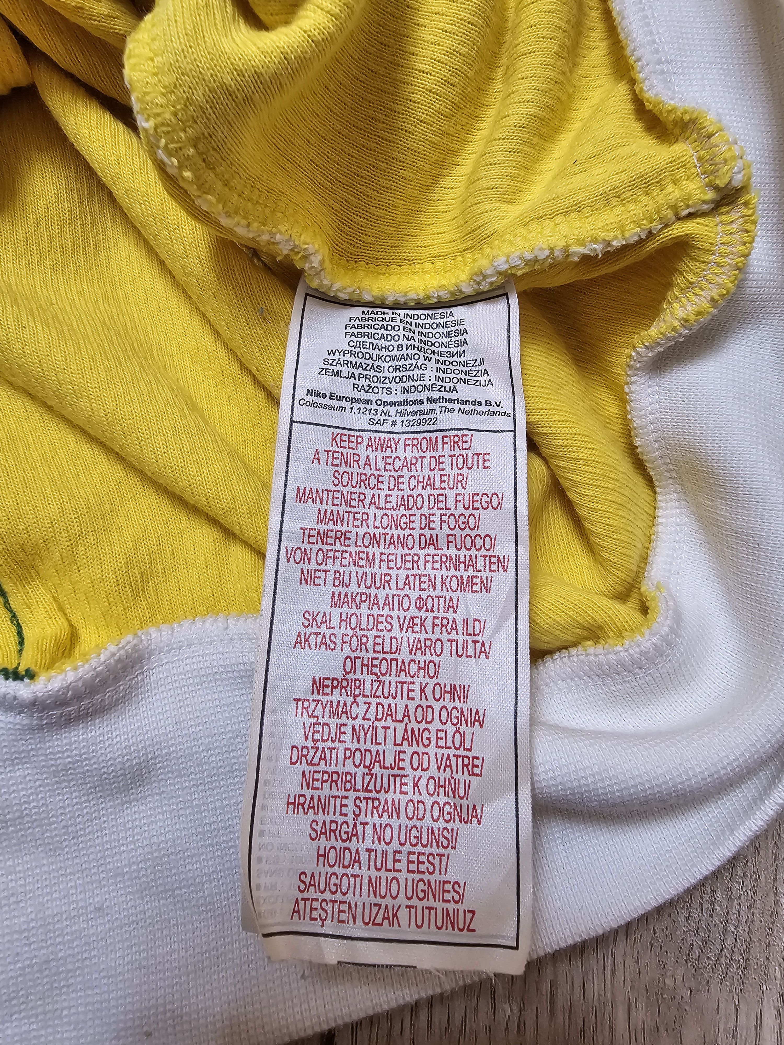 Nike BRAZIL VINTAGE TRAINING FOOTBALL JACKET SOCCER JACKET Size US XL / EU 56 / 4 - 9 Thumbnail