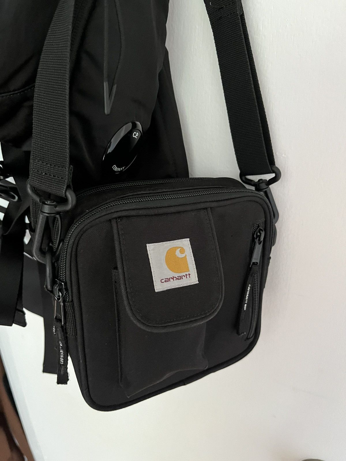 Carhartt Carhartt WIP Essentials Crossbody Shoulder Bag Black Size ONE SIZE - 1 Thumbnail