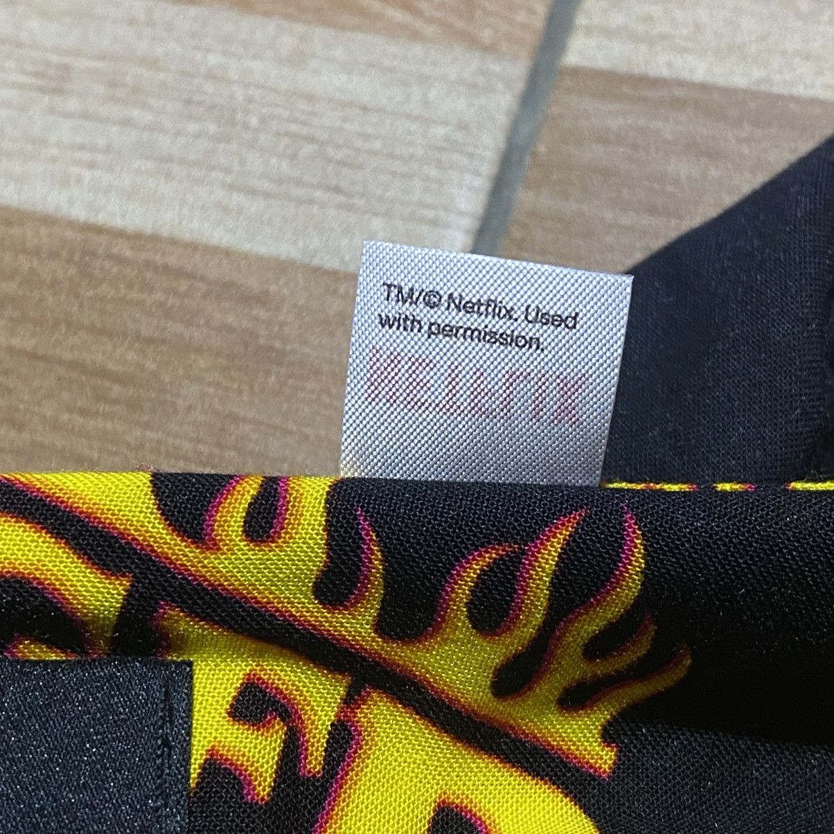 H&M H&M x Stranger Things Flame Logo Shirt Size US L / EU 52-54 / 3 - 6 Thumbnail