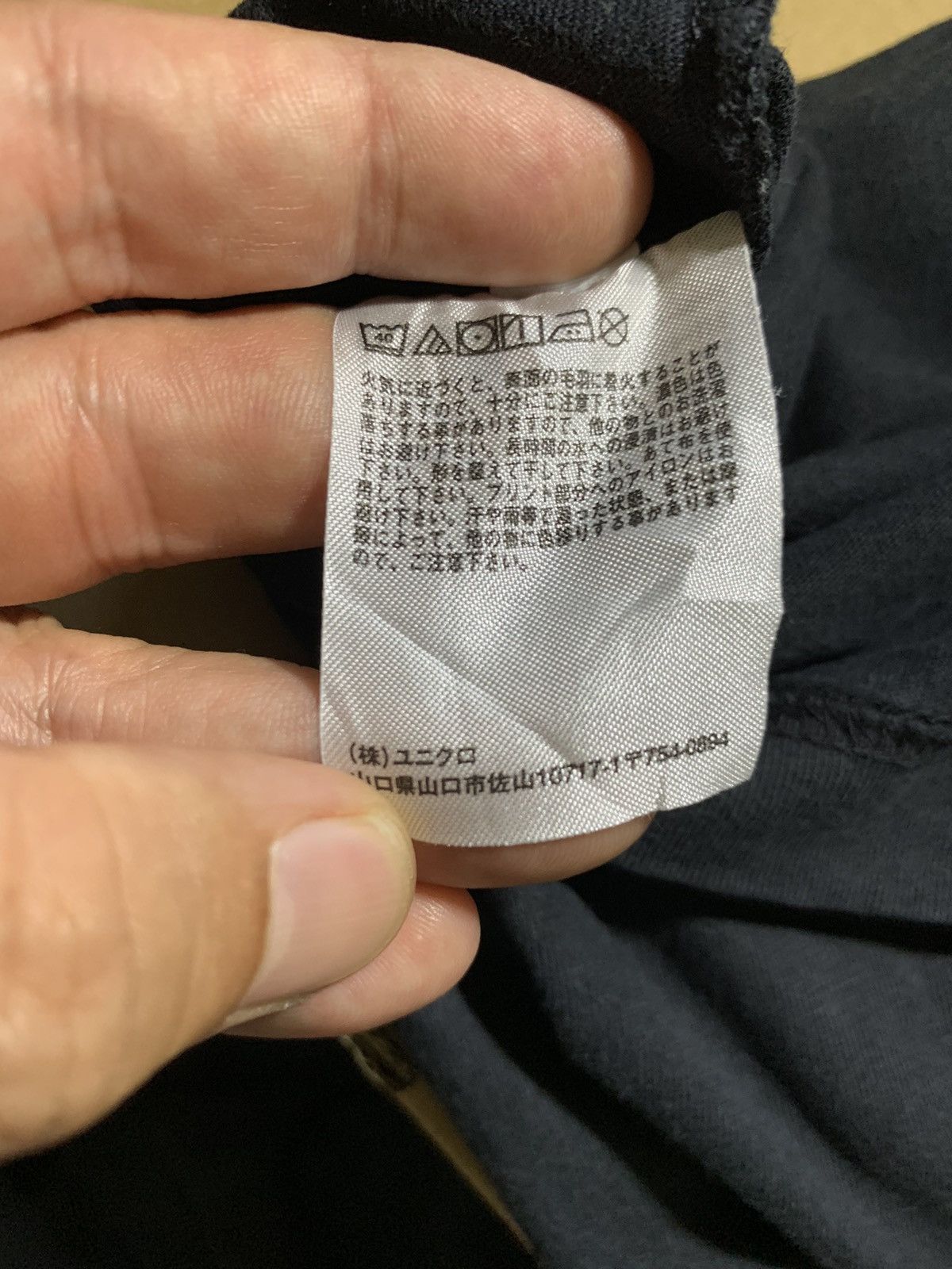 Uniqlo Uniqlo Adam Scott Peace For All Tee Size US XL / EU 56 / 4 - 11 Thumbnail