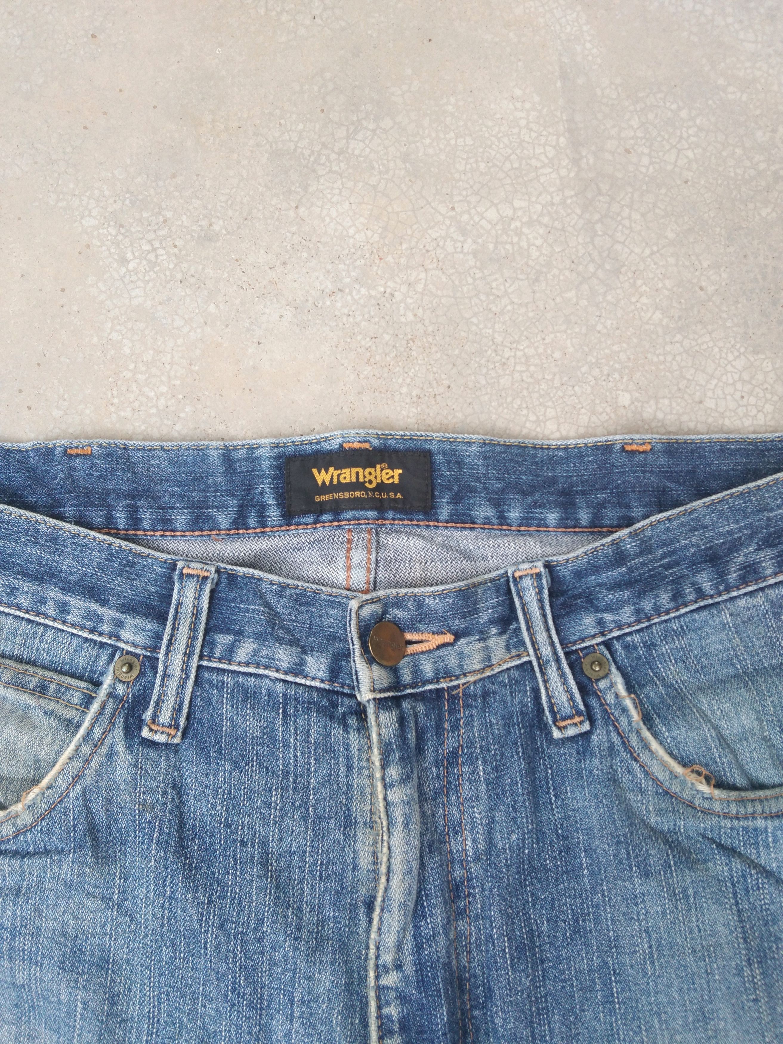 Wrangler Vintage Faded Blue Wrangler Straight Distressed Jeans 33x31 Size US 33 - 9 Thumbnail