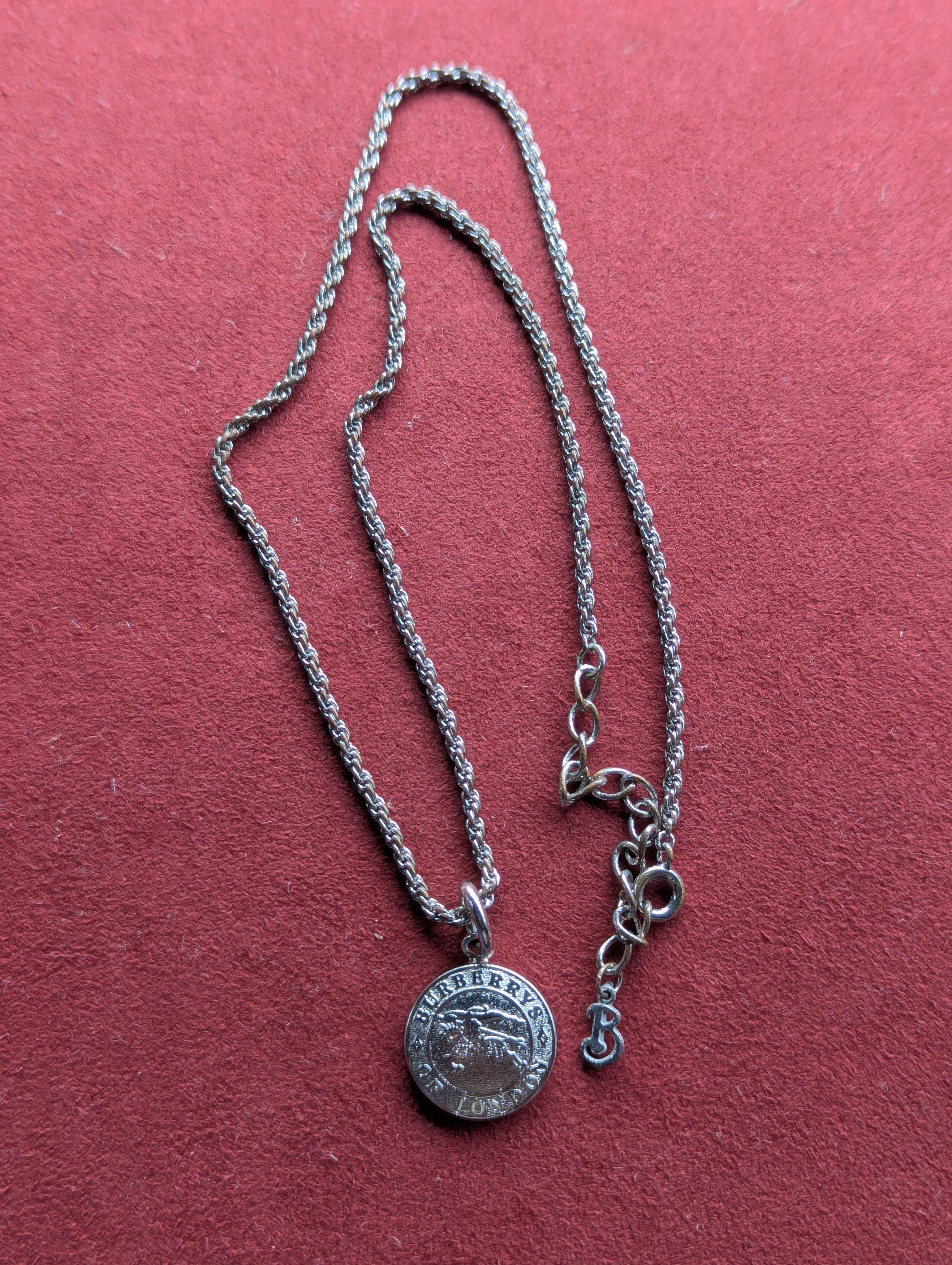 Burberry Rare Burberry Coin Necklace in Silver Size ONE SIZE - 3 Thumbnail