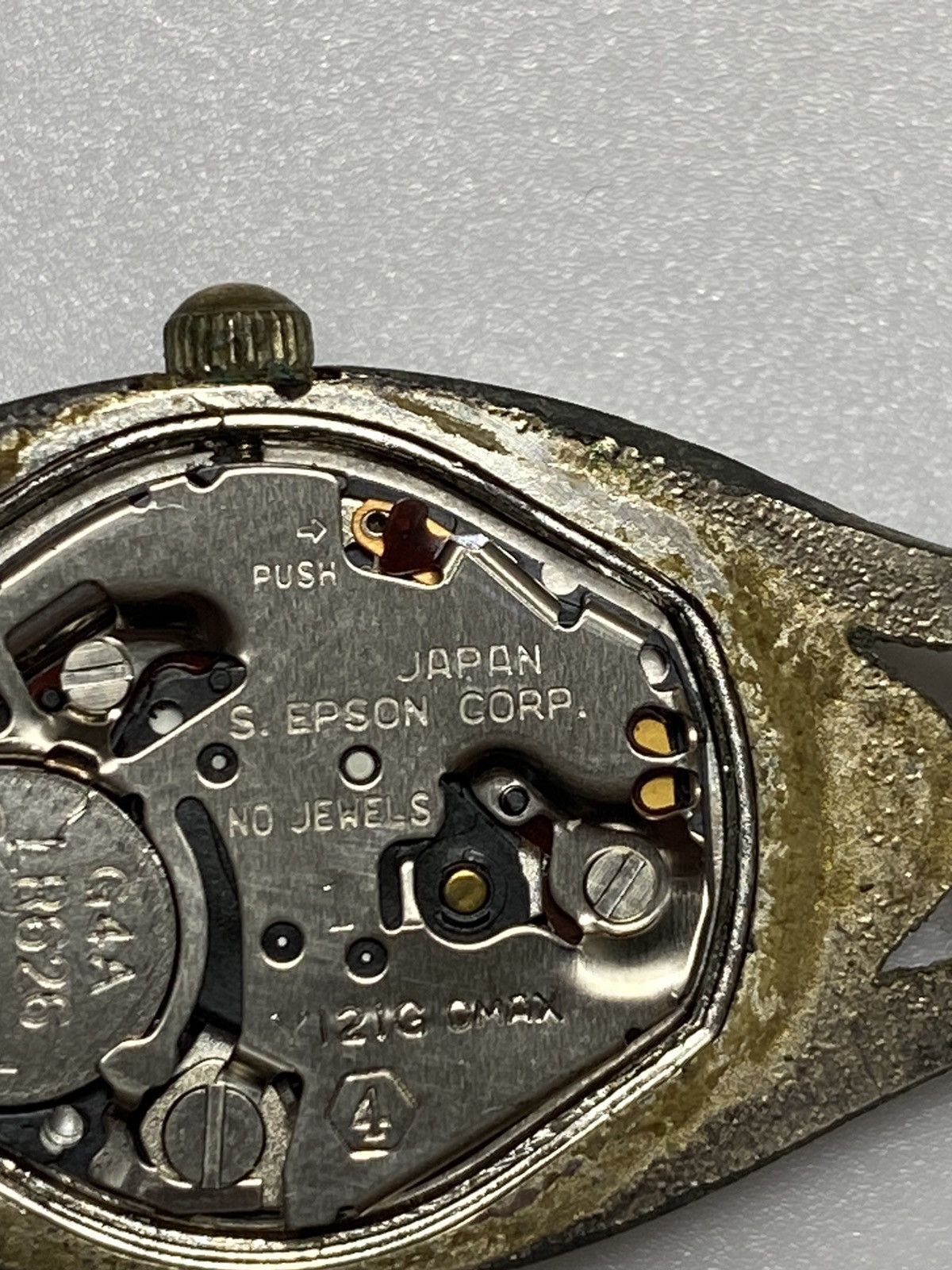 Vintage Vintage Omax Oval Gold Watch - Japanese Brand Size ONE SIZE - 9 Thumbnail