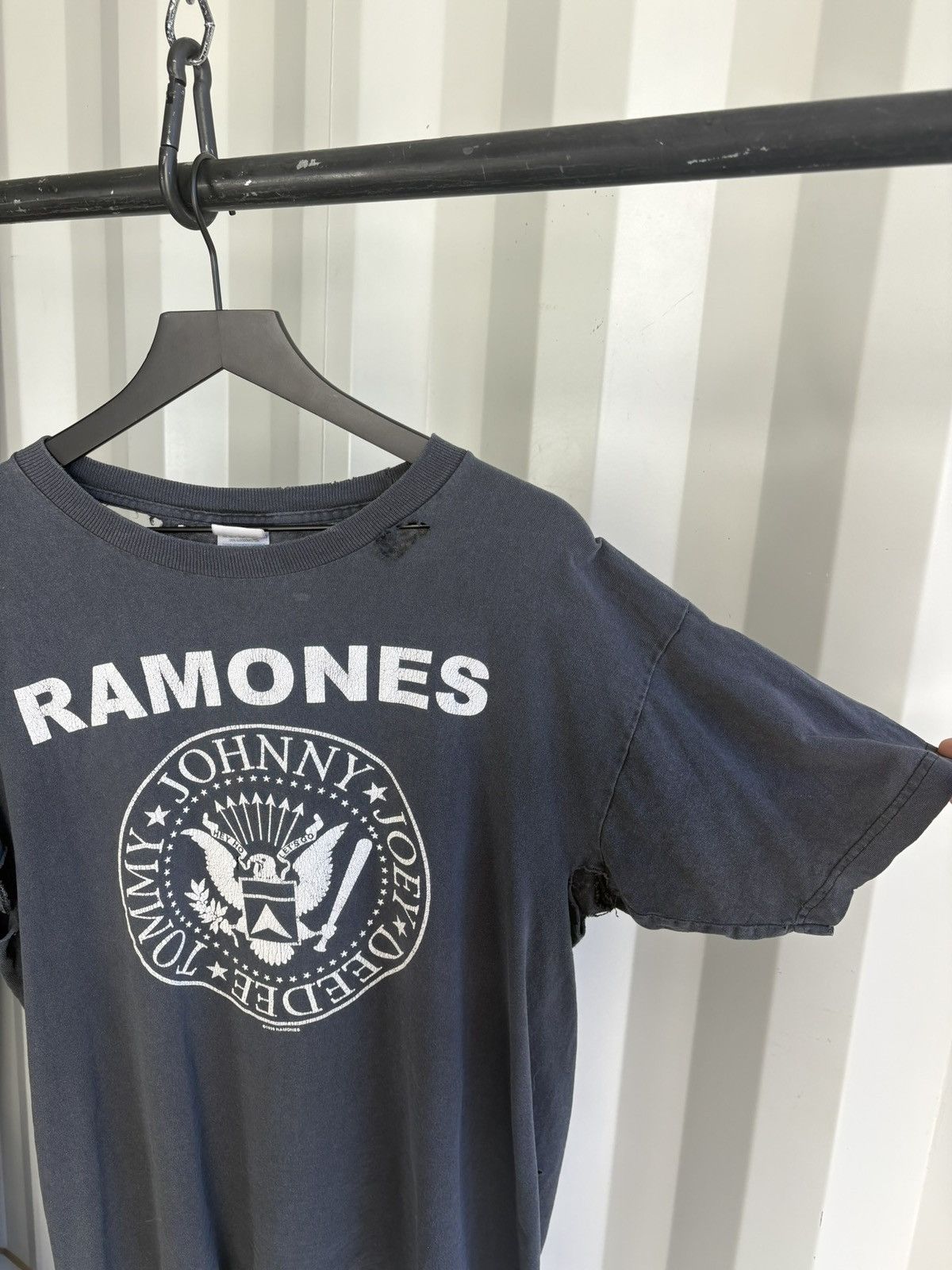 Band Tees Vintage Ramones Shirt Distressed Faded GRUNGE Band Size US L / EU 52-54 / 3 - 3 Thumbnail