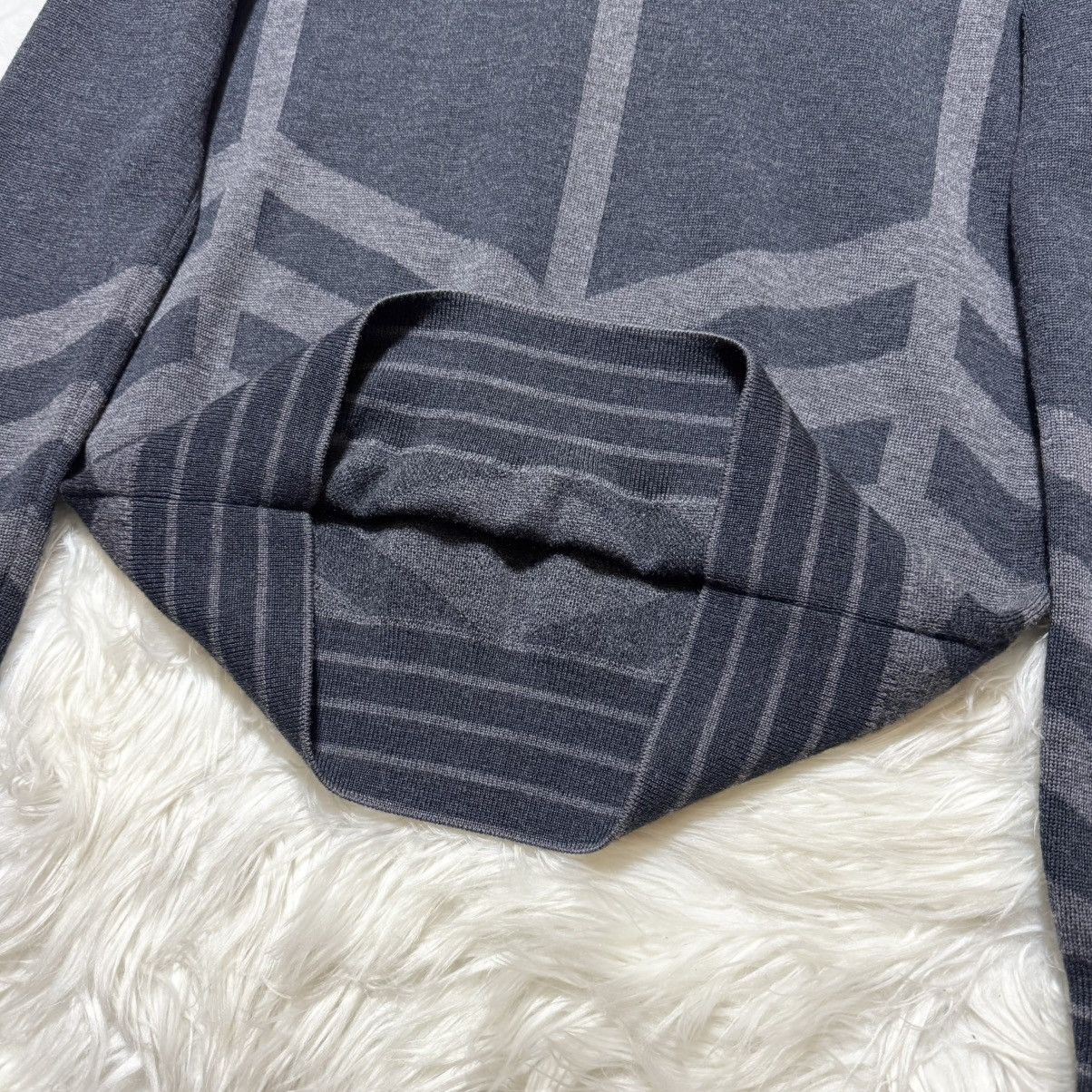 Louis Vuitton Louis Vuitton, color-blocked wool knit sweater Size US S / EU 44-46 / 1 - 4 Thumbnail