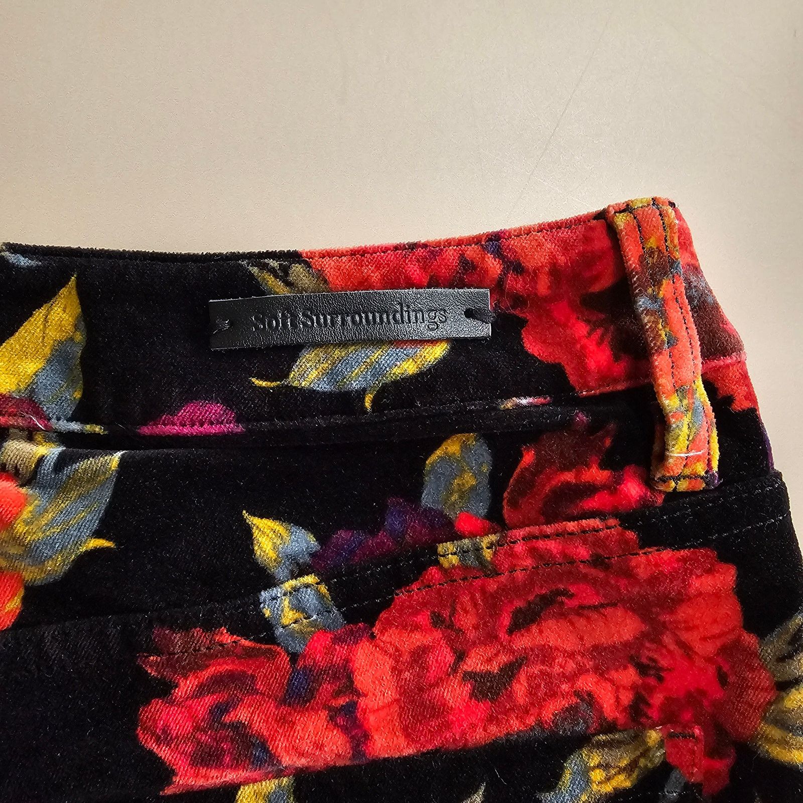 Soft Surroundings Soft Surroundings Velvet Roses Skinny Ankle Missy Pants 8 Size 30" / US 8 / IT 44 - 8 Thumbnail