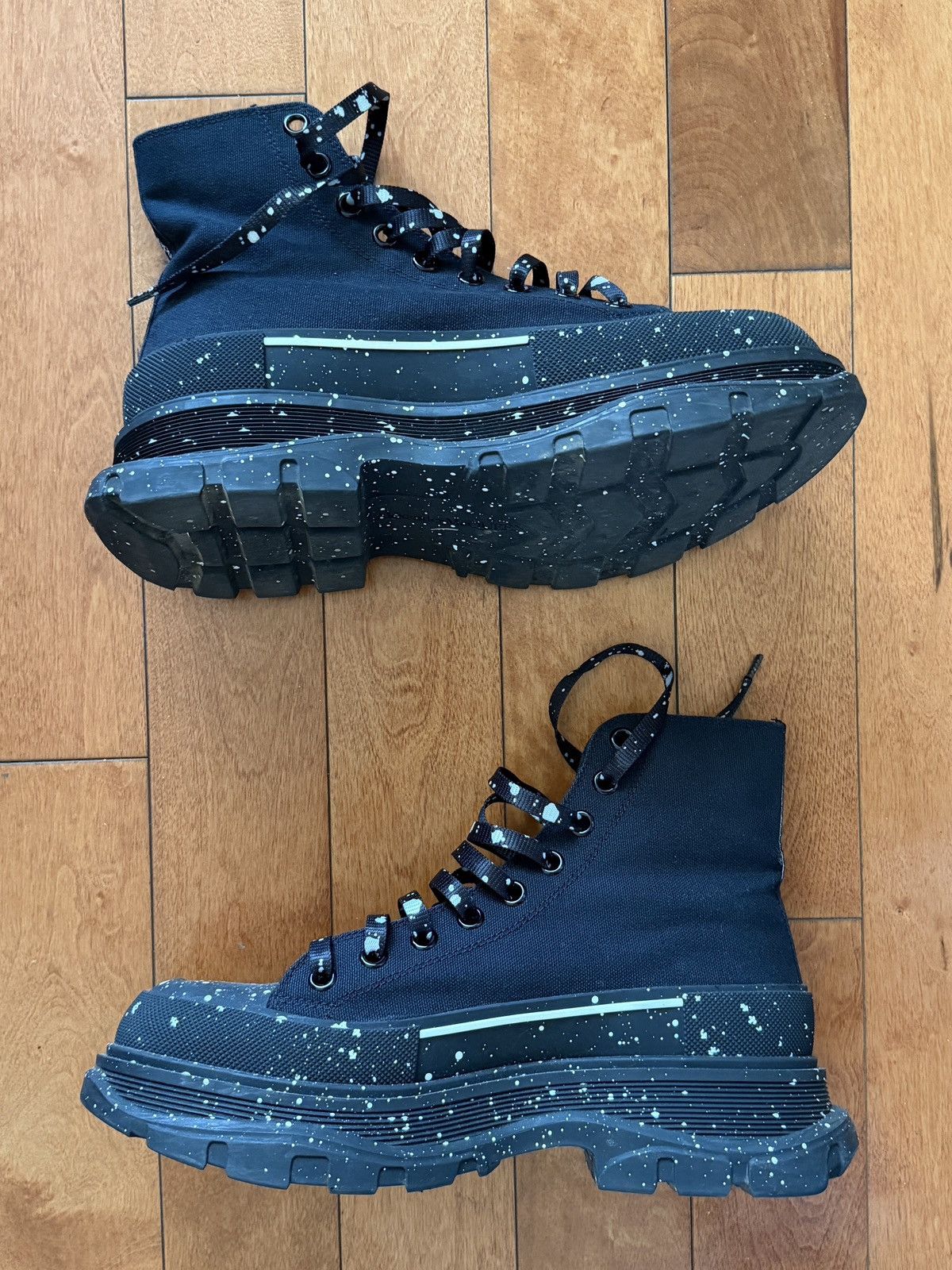 Alexander McQueen Tread Slick Boot in Black White Paint Splatter Size US 9 / EU 42 - 2 Thumbnail