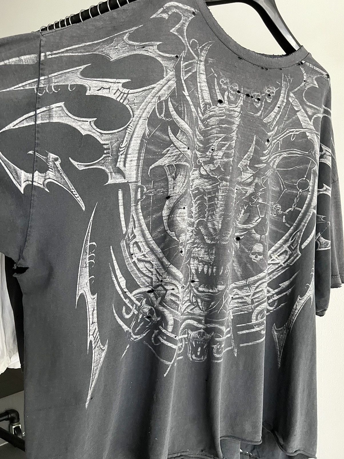 Vintage Vintage Perfectly Thrashed 90s Oversized Dragon Tee Size US XL / EU 56 / 4 - 2 Thumbnail