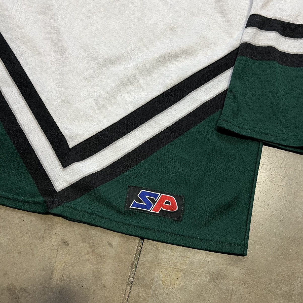 Vintage Vintage 90s Cedar Rapids Roughriders USHL Hockey Jersey NHL Size US M / EU 48-50 / 2 - 8 Thumbnail
