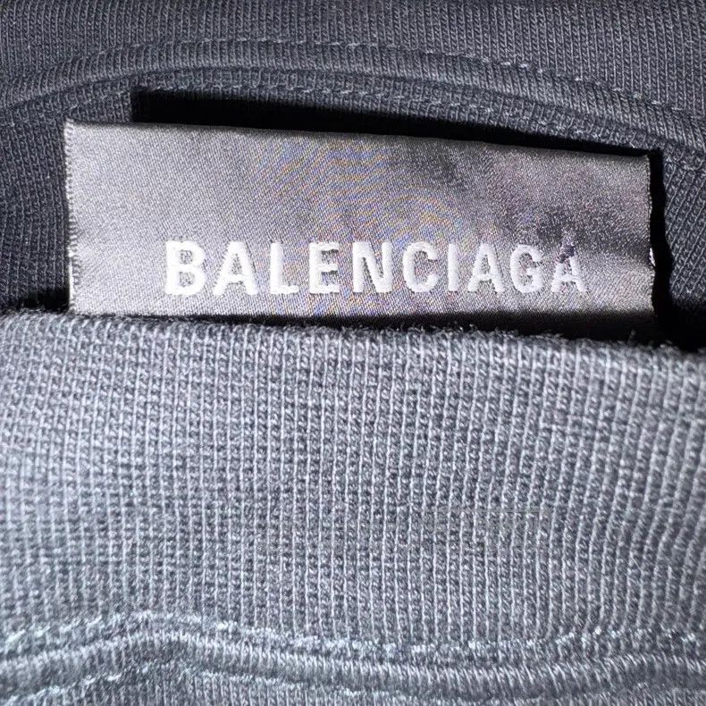 Balenciaga Balenciaga Polaroid Photo Printed Short Sleeve T-Shirt Size XS / US 0-2 / IT 36-38 - 6 Thumbnail