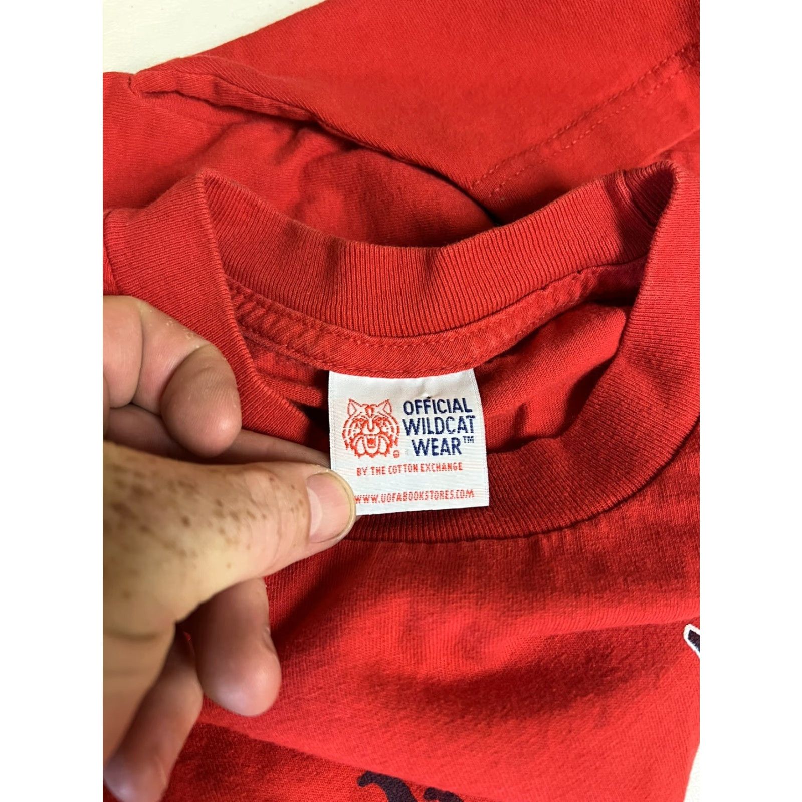 Vintage VINTAGE The Cotton Exchange Arizona Wildcats T-Shirt Mens L Red Cotton 90s Sports USA College Logo Short Sleeve Crew Neck Regular DM Size US L / EU 52-54 / 3 - 5 Thumbnail