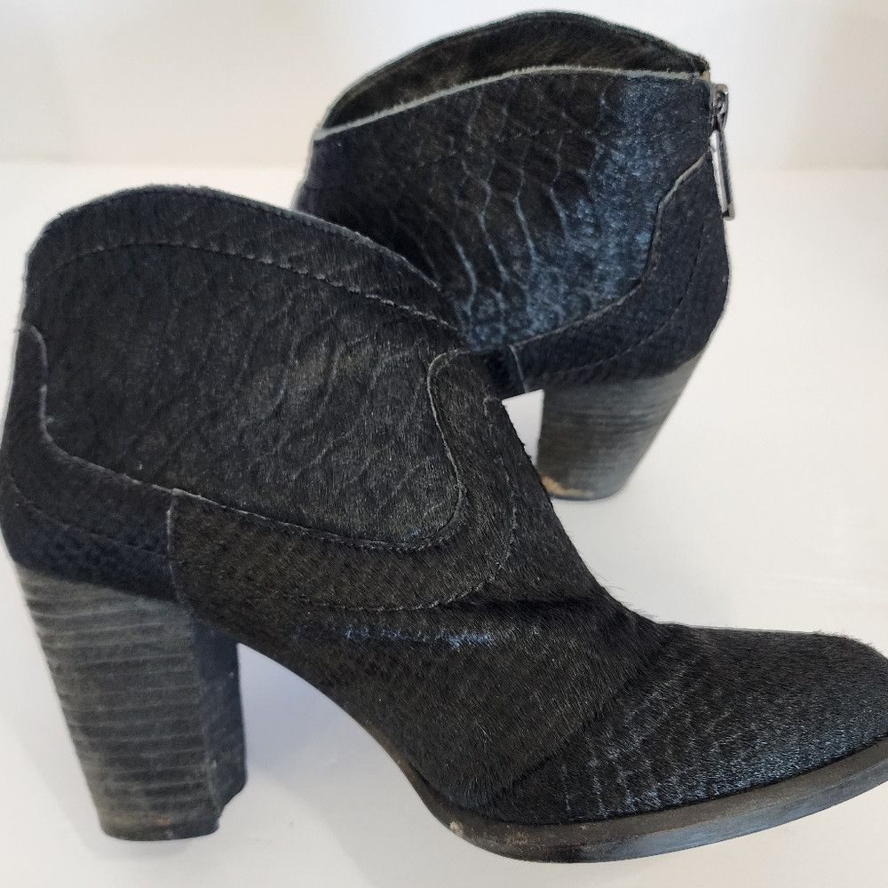 Ugg UGG Slate Black Snake Hair Textures Ankle Boots 6 Size US 6 / IT 36 - 9 Thumbnail