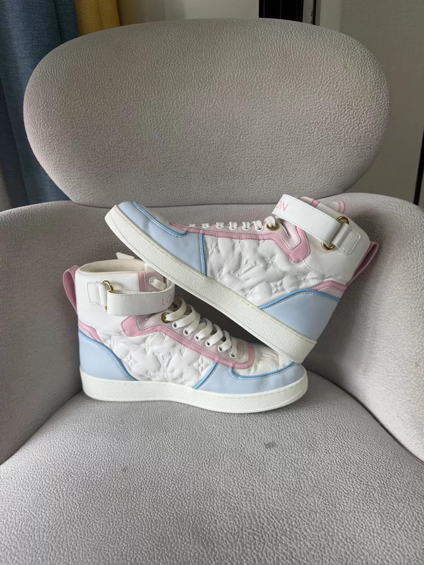 Louis Vuitton LV Boombox High-Top Sneaker 38 Pink Blue White Size US 7.5 / IT 37.5 - 4 Thumbnail