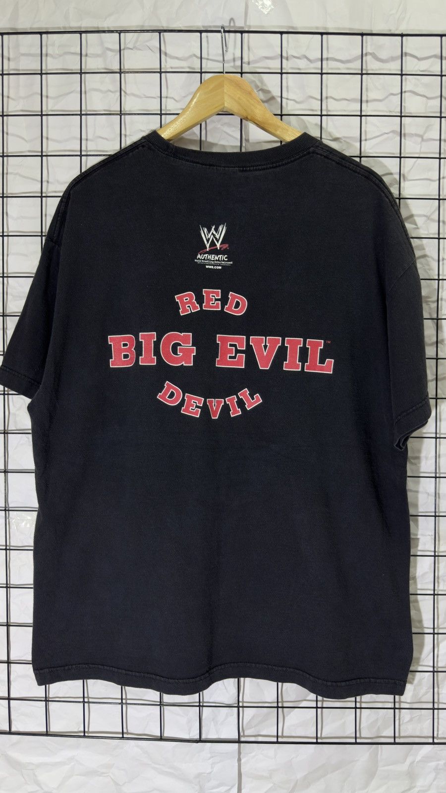 WWE Vintage 00's WWE/WWF the undertaker tee shirt Size US XL / EU 56 / 4 - 2 Thumbnail
