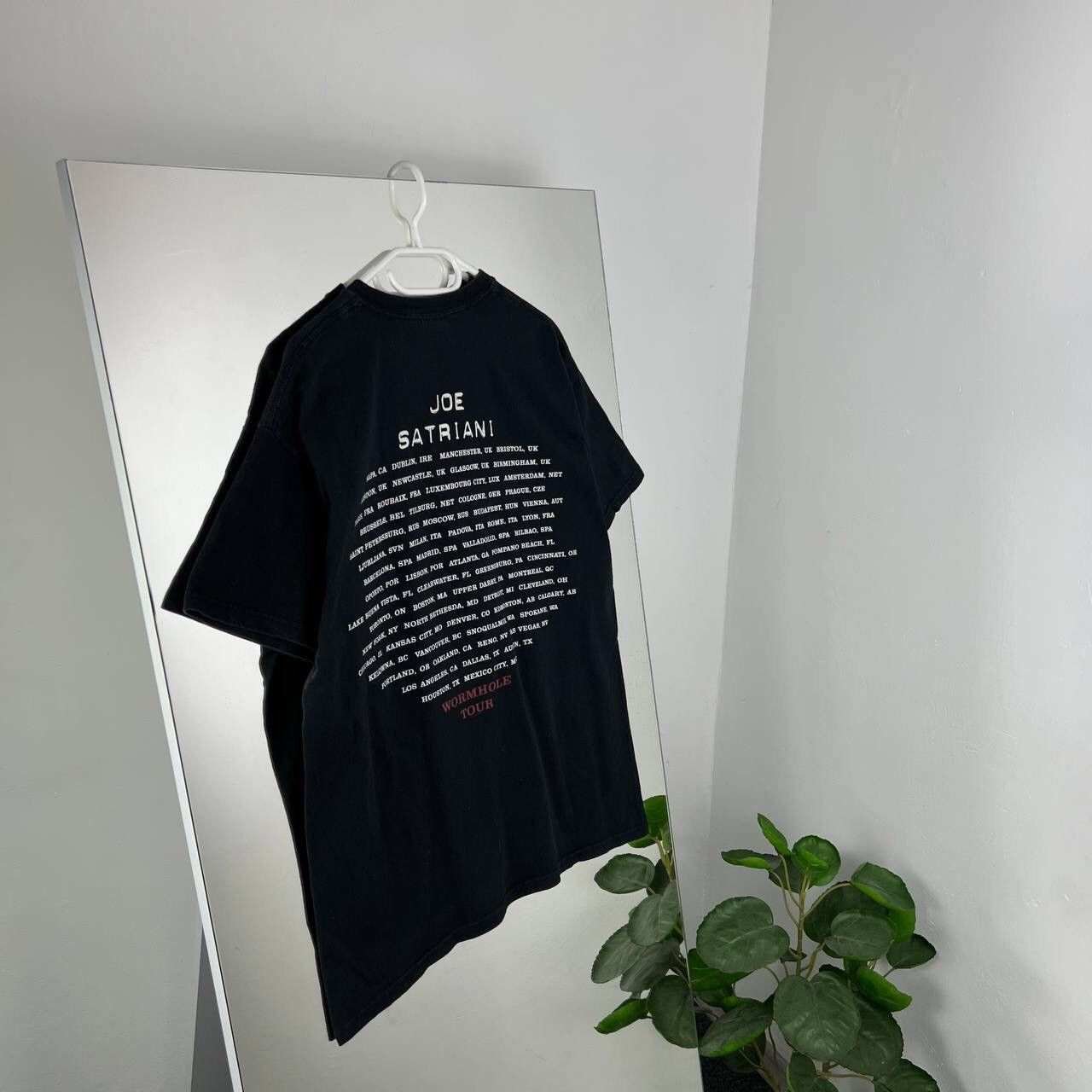 Band Tees Joe Satriani Guitar Teacher World Tour Vintage Tee Size US L / EU 52-54 / 3 - 2 Thumbnail
