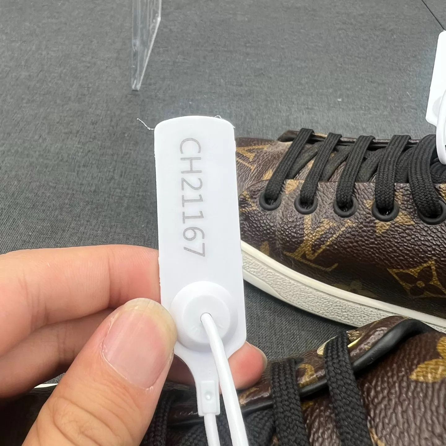 Louis Vuitton LV Monogram Brown Sneakers Women's Size 37.5 Like New Size US 7 / IT 37 - 9 Thumbnail