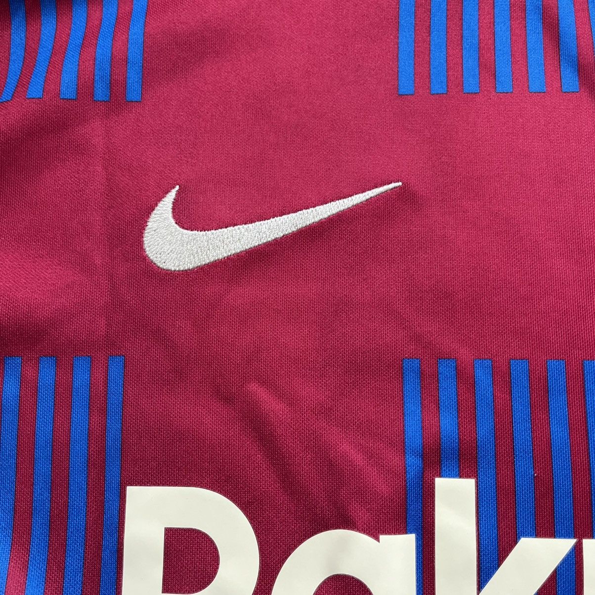 Nike Barcelona Home Jersey 2021/22 size L Size US L / EU 52-54 / 3 - 4 Thumbnail