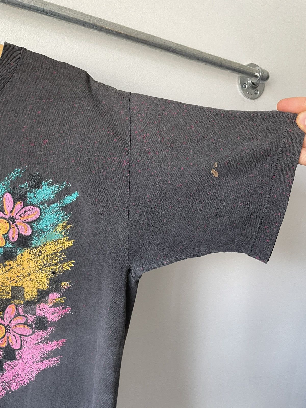Vintage Vintage Faded 90s Pixel Flower Splattered tee Size US XL / EU 56 / 4 - 6 Thumbnail