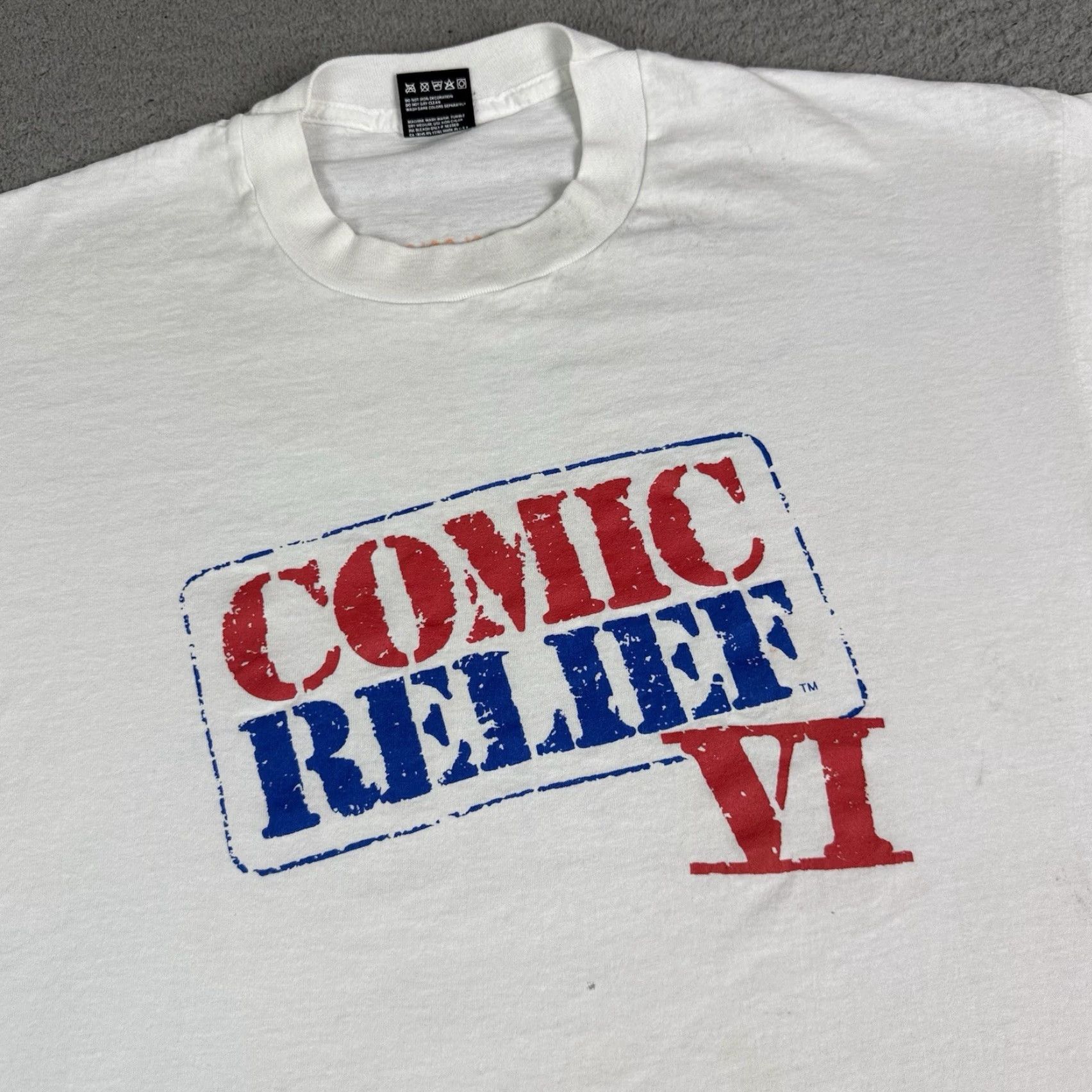 Fruit Of The Loom VINTAGE Comic Relief 6 T Shirt Mens XL White 90s Funny Distressed Robin Williams Chapelle Stitch Shirt XL White Mens Size US XL / EU 56 / 4 - 2 Thumbnail