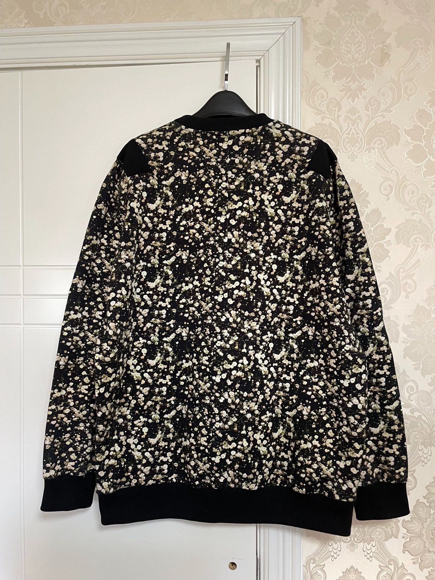Givenchy Givenchy Black Stripe Galaxy Sweatshirt OS XS 3W Size US XS / EU 42 / 0 - 2 Thumbnail