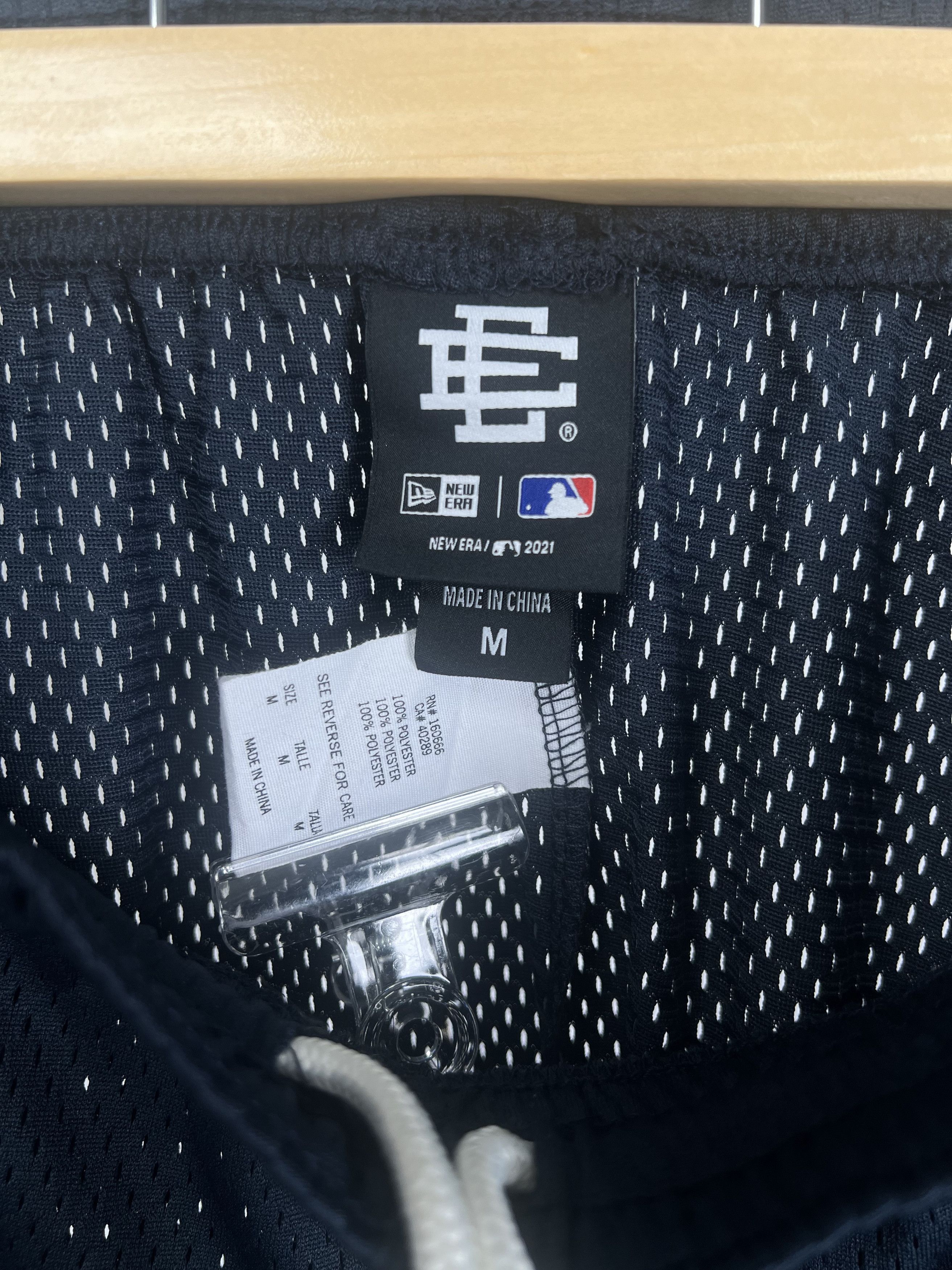 Eric Emanuel × New Era Brand New EE Basic Short New York Yankees Size M Size US 32 / EU 48 - 5 Thumbnail
