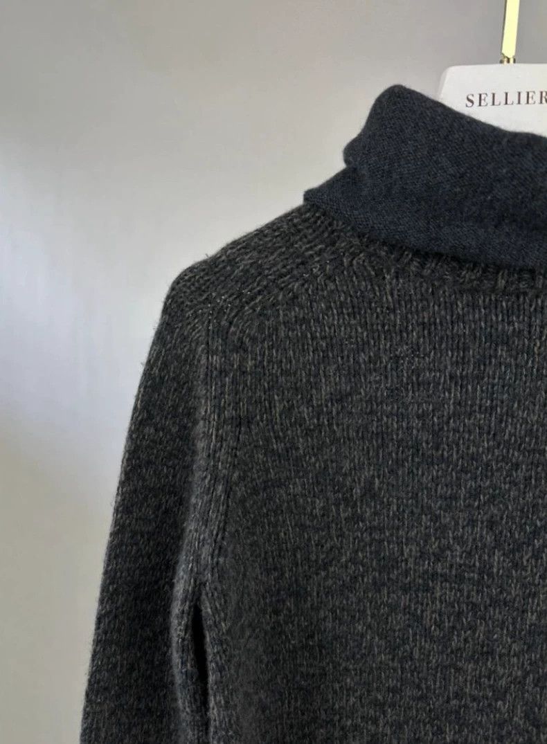 Loro Piana LORO PIANA She is wearing a cashmere cardigan Size S / US 4 / IT 40 - 5 Thumbnail