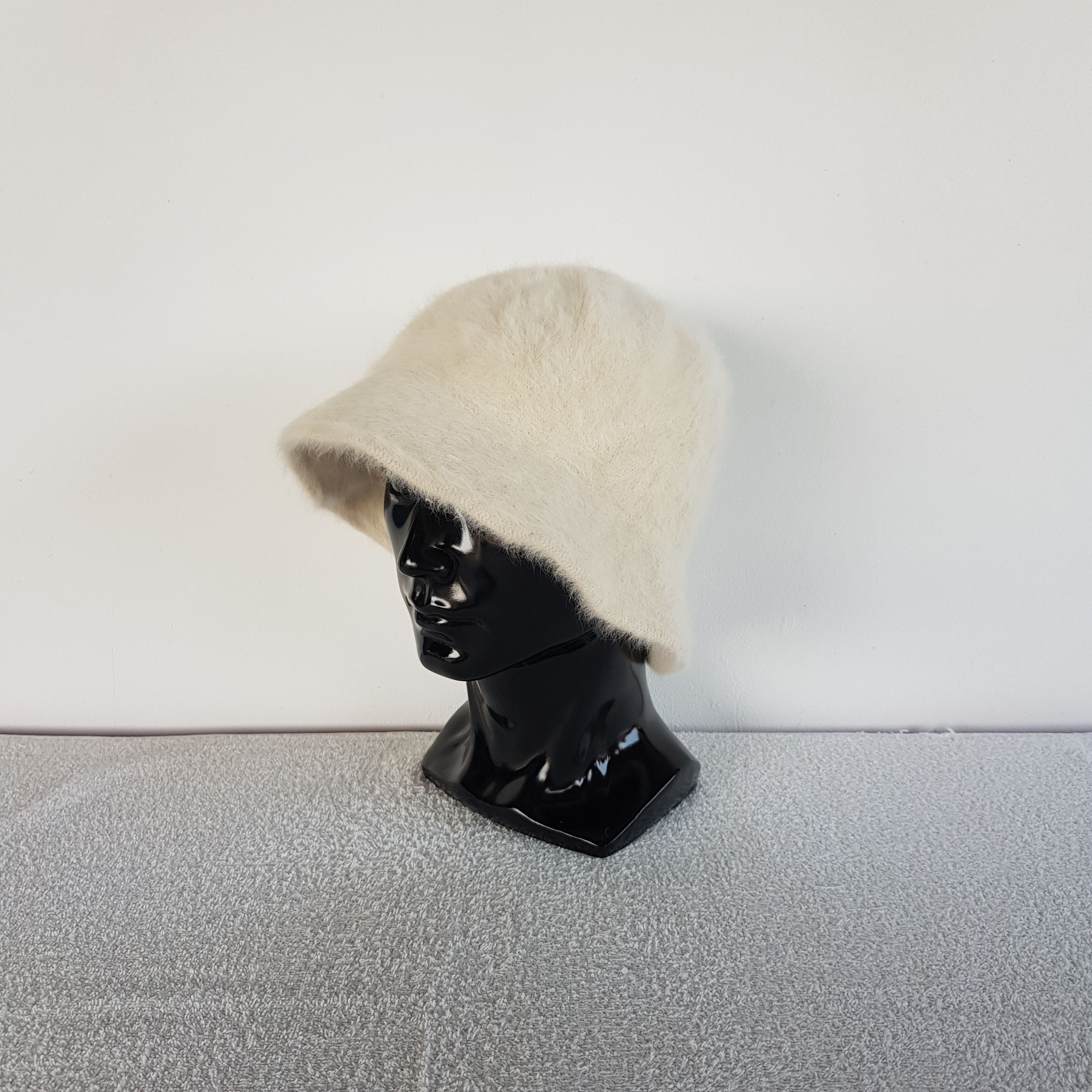 Japanese Brand Japanese Beanie Acrylic Snow Caps Faux Fur Bucket Hats Size ONE SIZE - 1 Thumbnail
