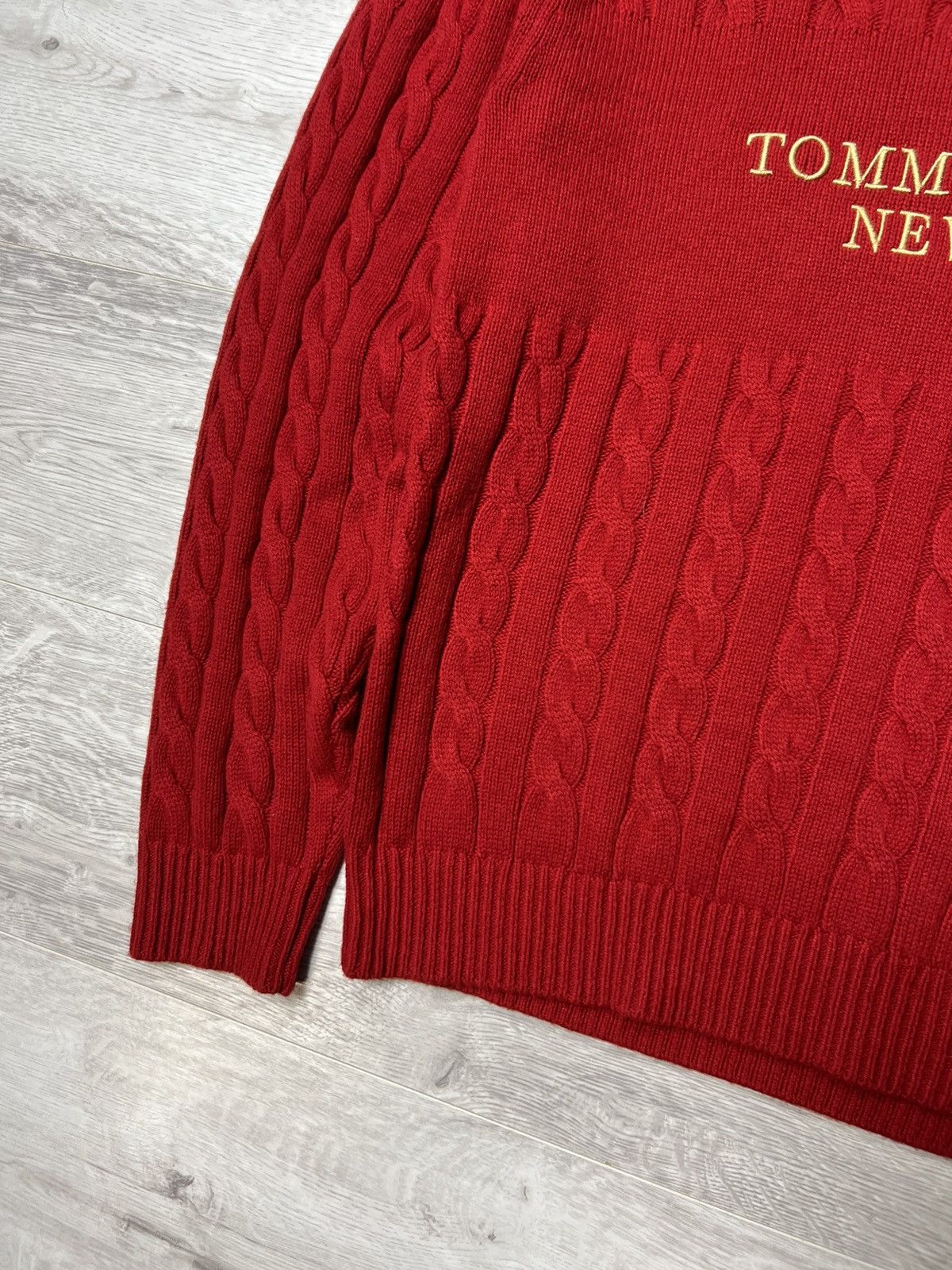 Tommy Hilfiger Tommy Hilfiger New York Graphic Cable Knit Sweater Pullover Size US L / EU 52-54 / 3 - 4 Thumbnail