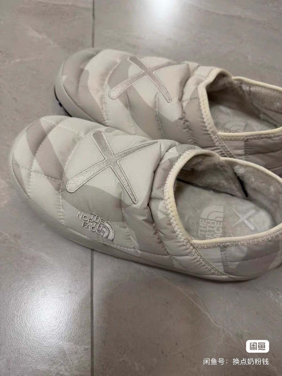 Kaws × The North Face KAWS x THE NORTH FACE Thermoball Traction shoes sneaker s Size US 9 / EU 42 - 6 Thumbnail