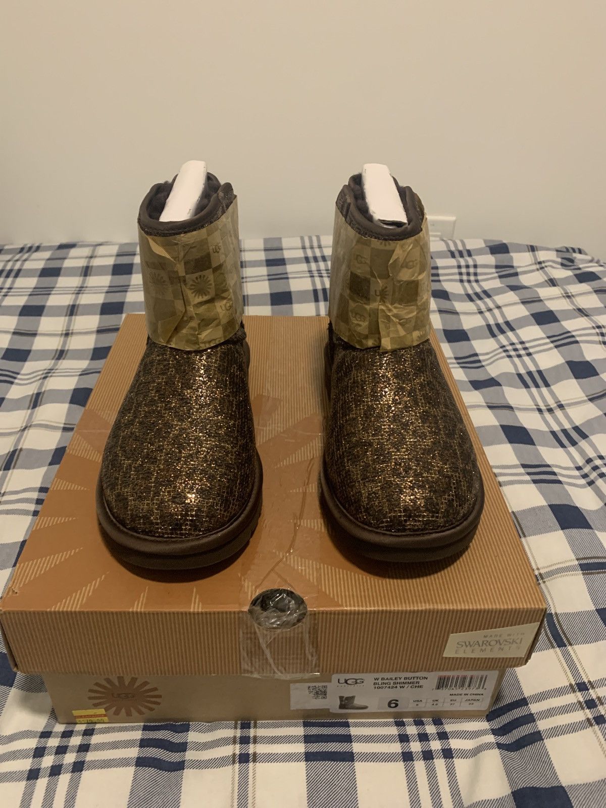 Swarovski UGG Bailey Button Bling Shimmer Boots Size US 6 / IT 36 - 3 Thumbnail