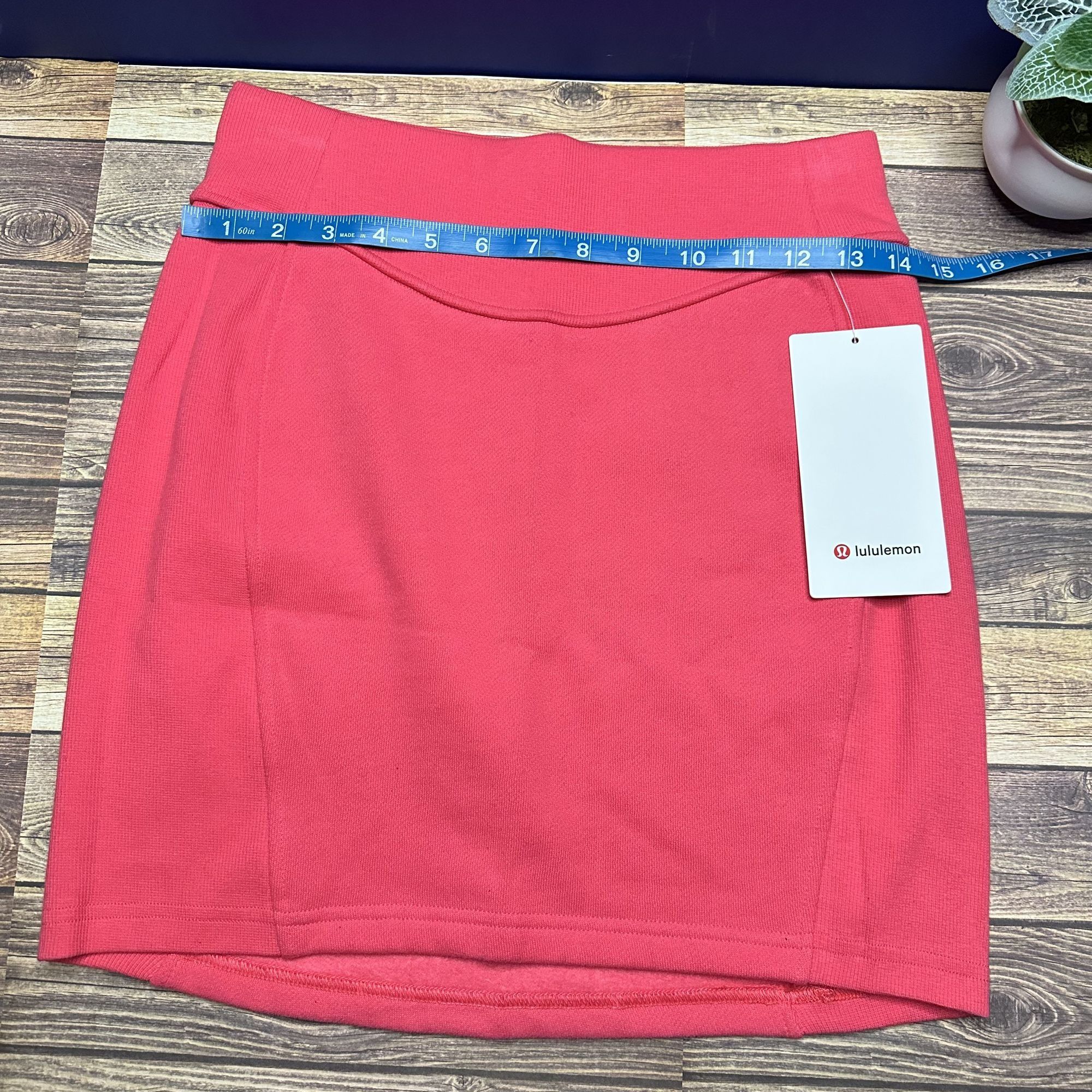 Lululemon Lululemon Scuba High Rise Mini Skirt NWT Size Small (GLZP) Size 28" / US 6 / IT 42 - 4 Thumbnail