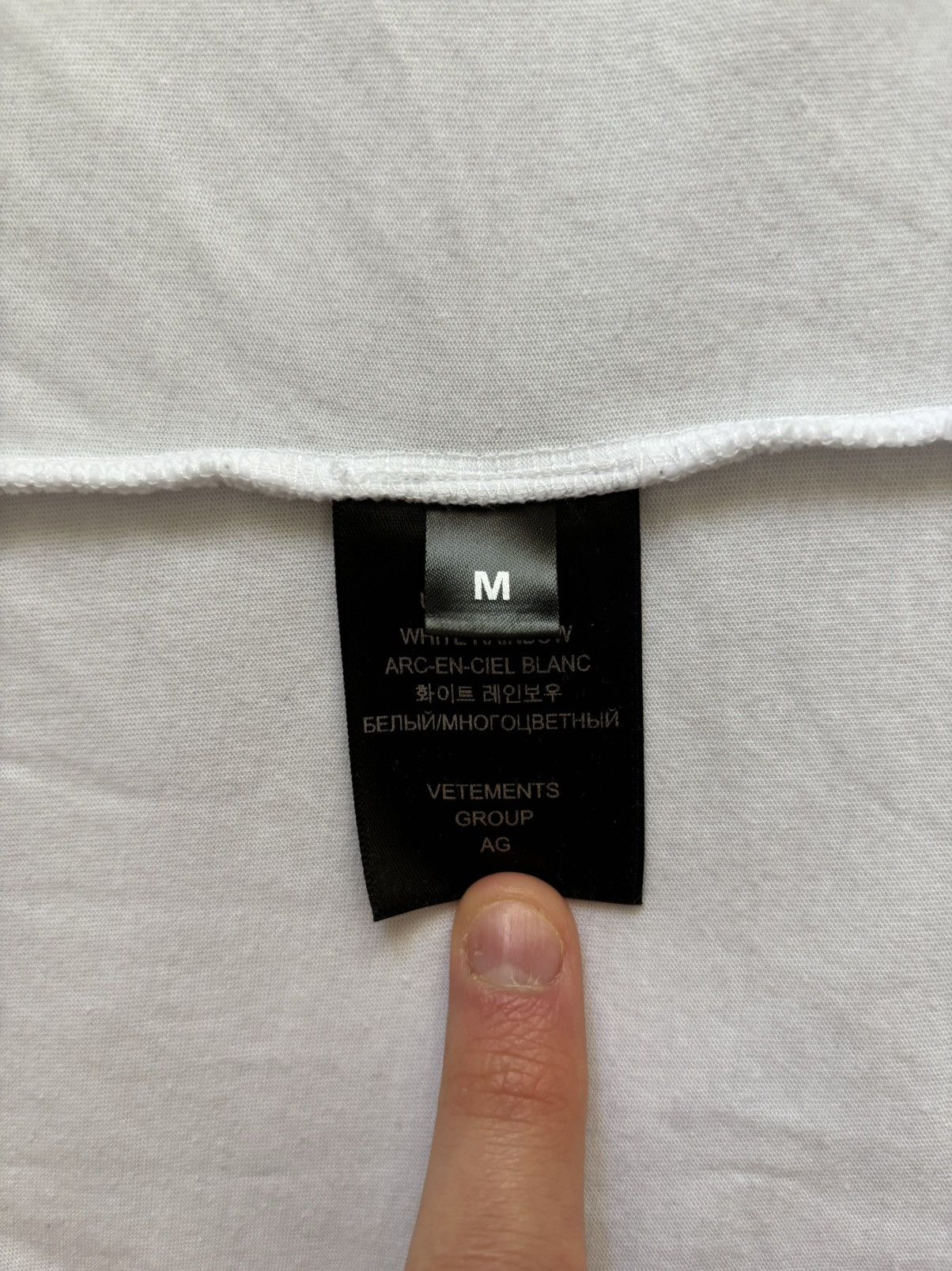 Vetements Vetements Translation Tee Size US M / EU 48-50 / 2 - 6 Thumbnail