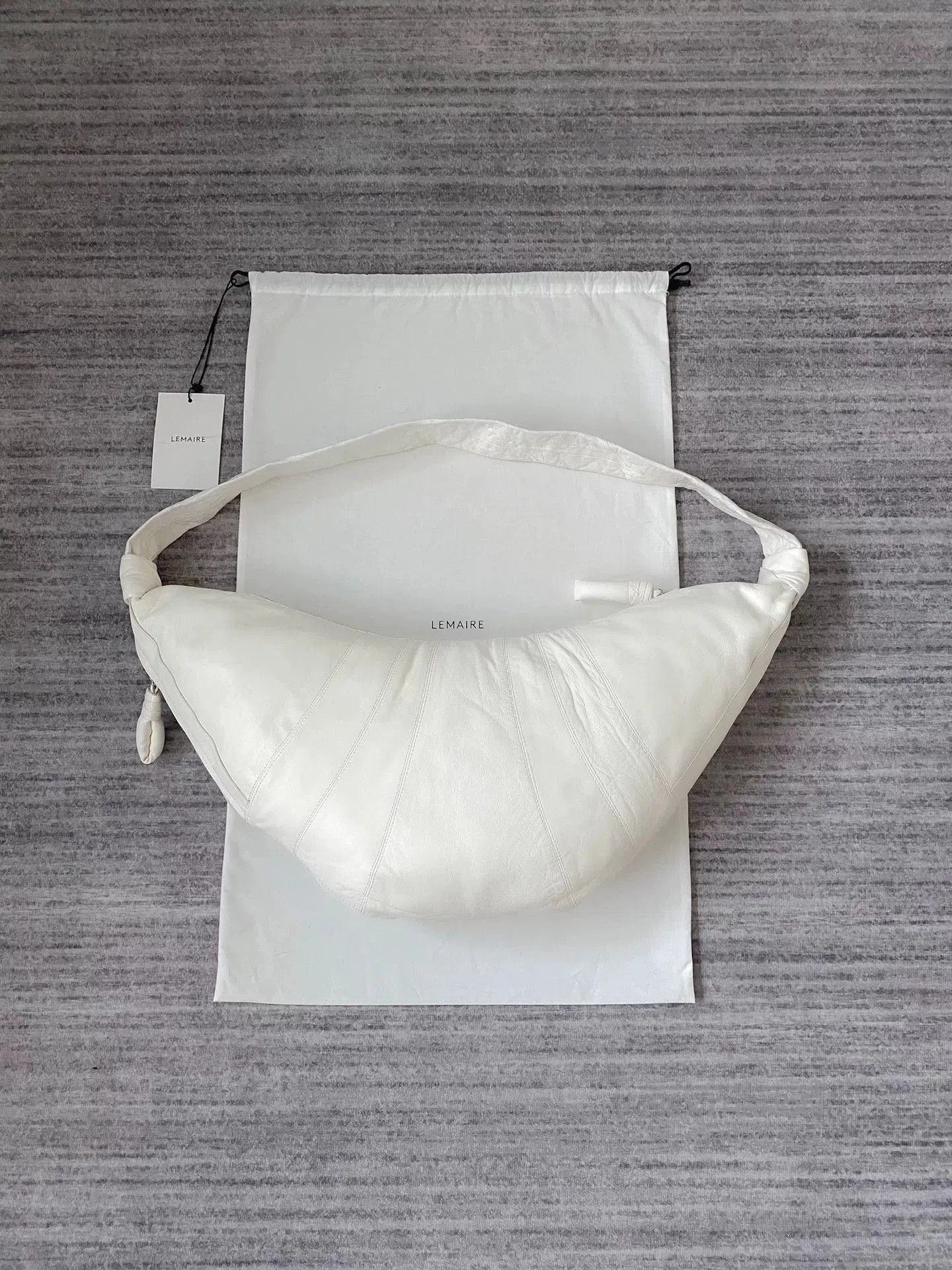 Lemaire Large White Lambskin Croissant Bag. Size ONE SIZE - 2 Thumbnail