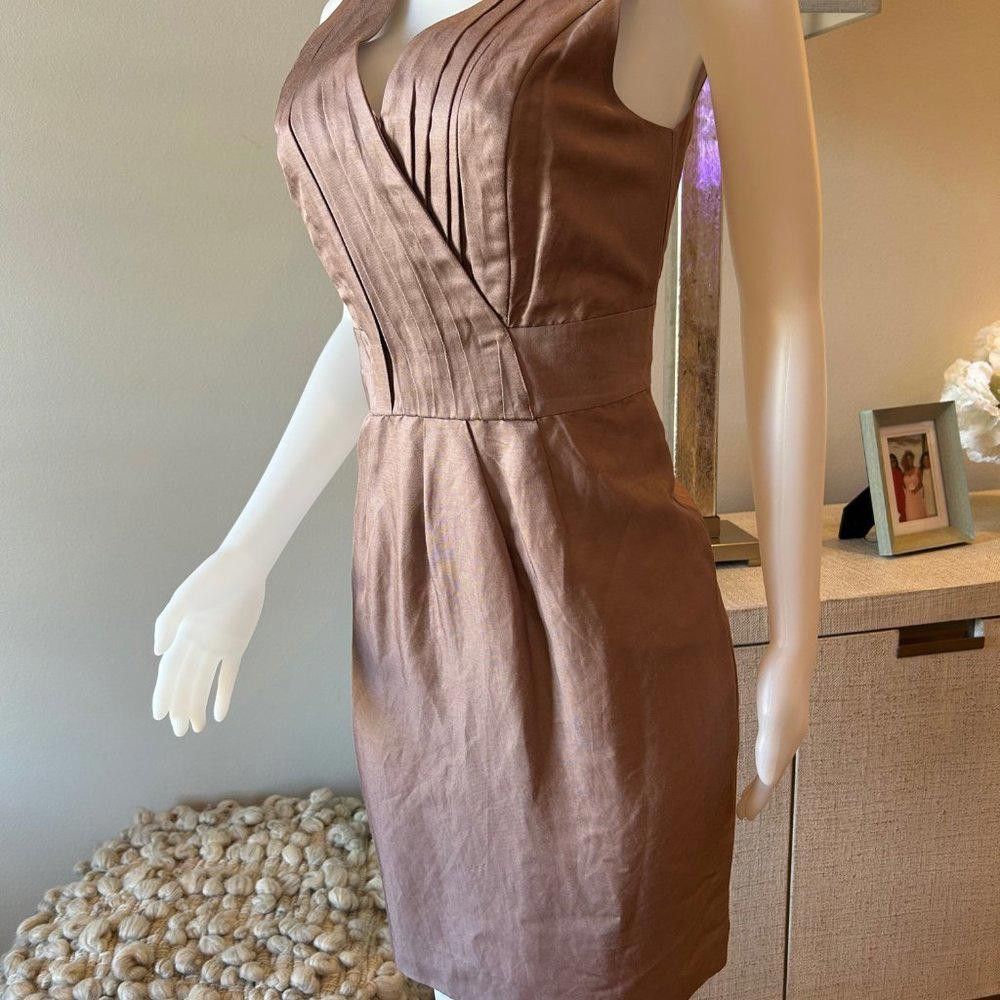 Banana Republic Banana Republic Linen Blend Pleated Bodice V-Neck Dress. Size M / US 6-8 / IT 42-44 - 4 Thumbnail